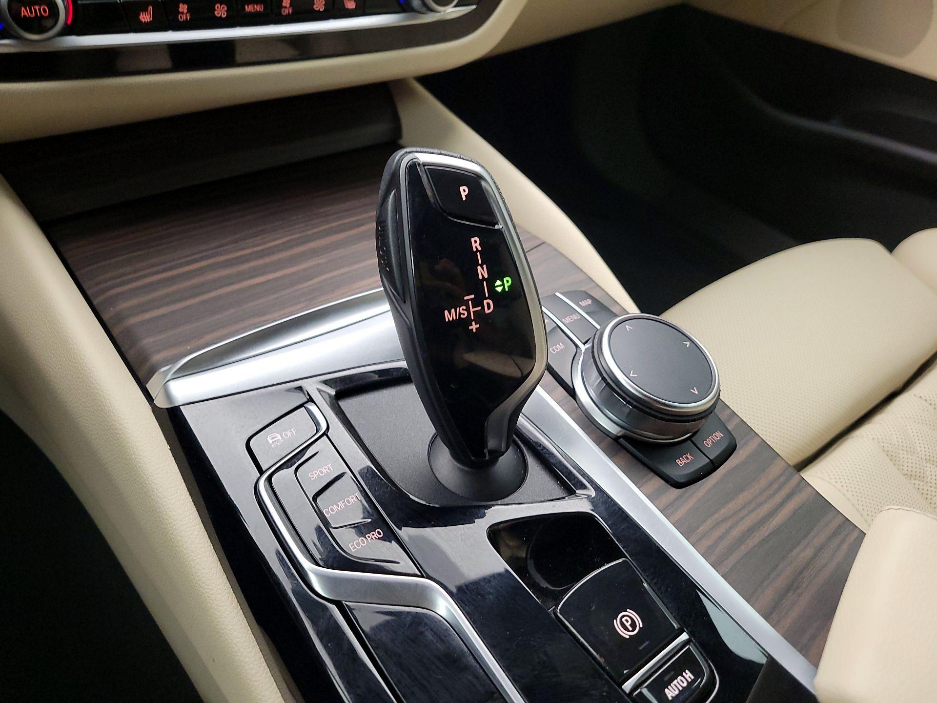 Thumbnail: 2022 BMW 5 Series - 18