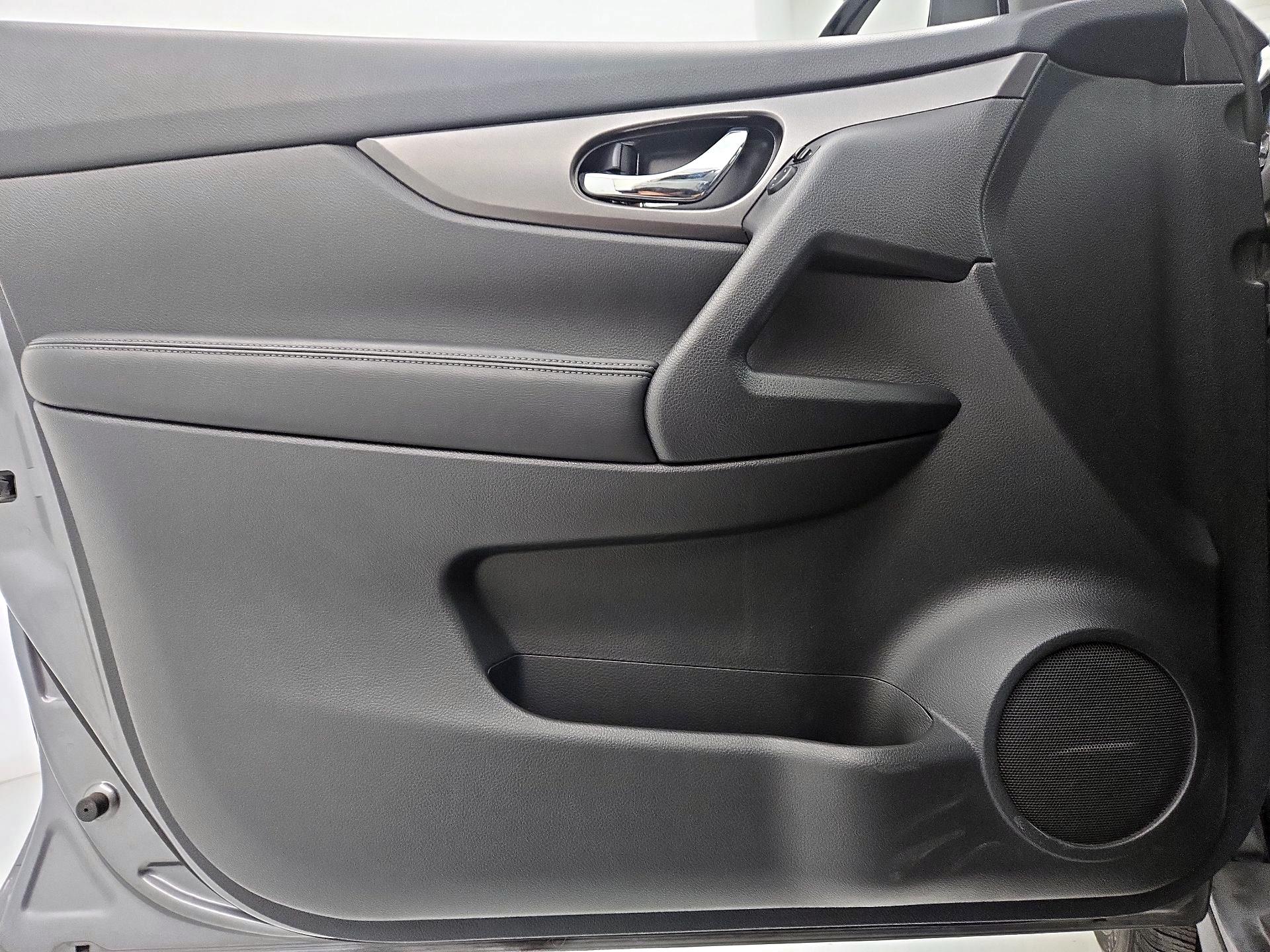 Thumbnail: 2015 Nissan Rogue - 12