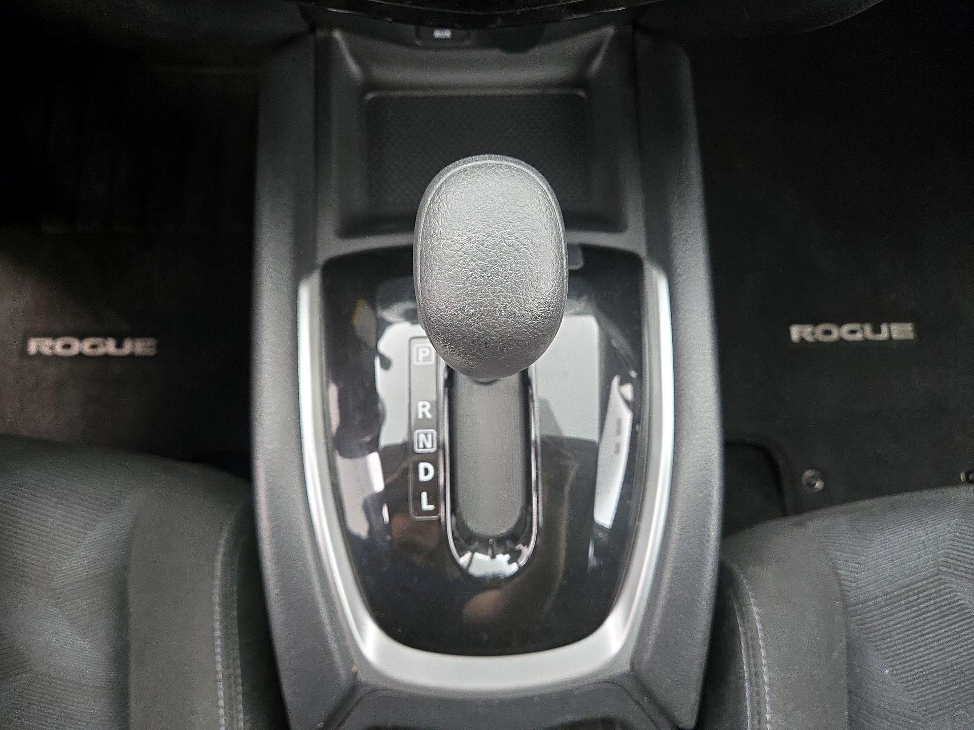 Thumbnail: 2015 Nissan Rogue - 17