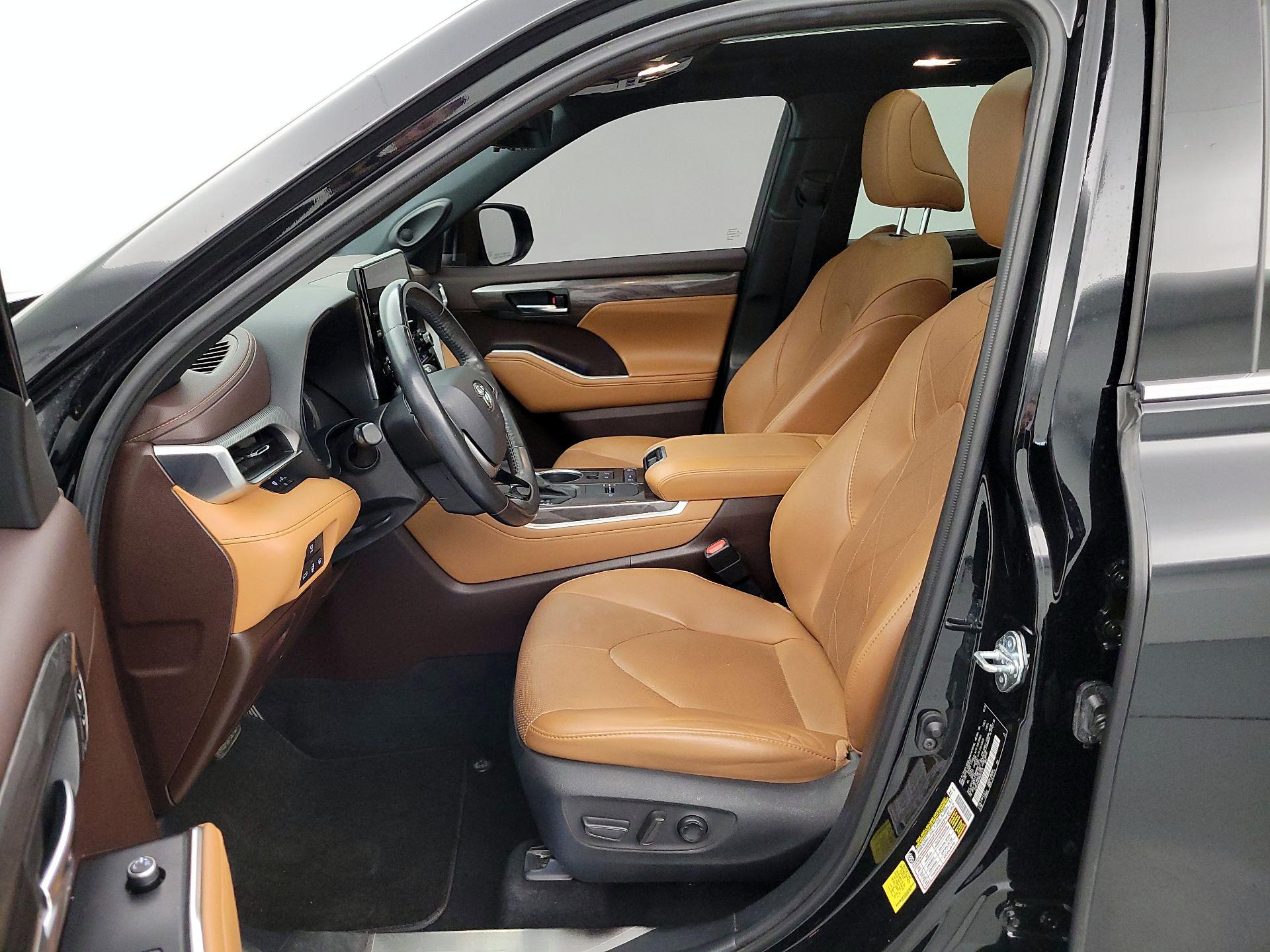 Thumbnail: 2021 Toyota Highlander - 11