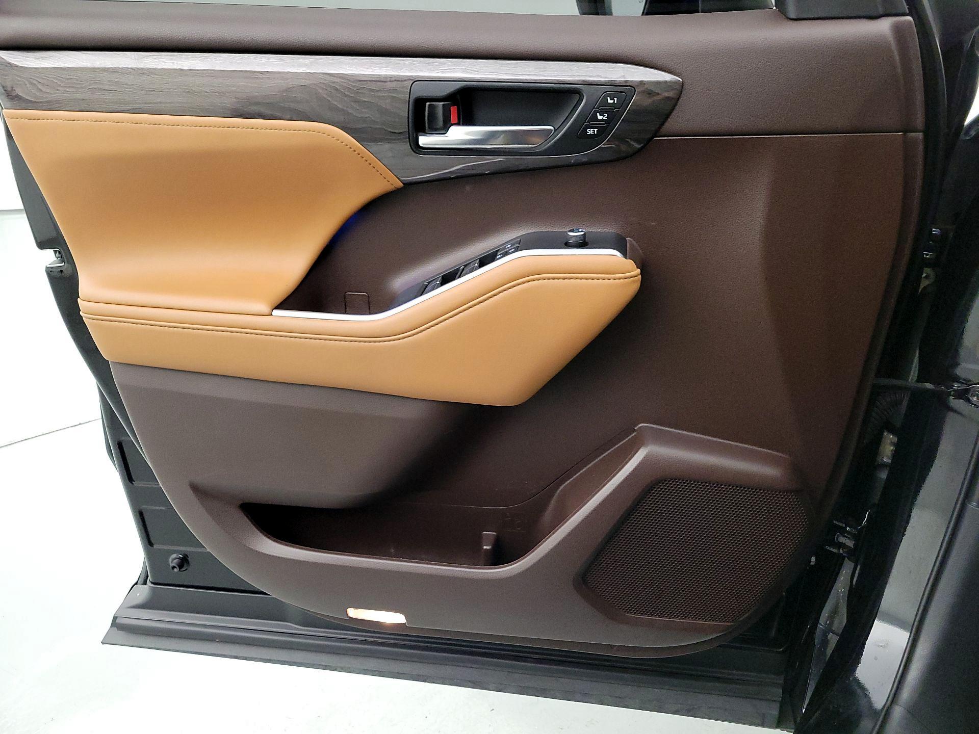 Thumbnail: 2021 Toyota Highlander - 12
