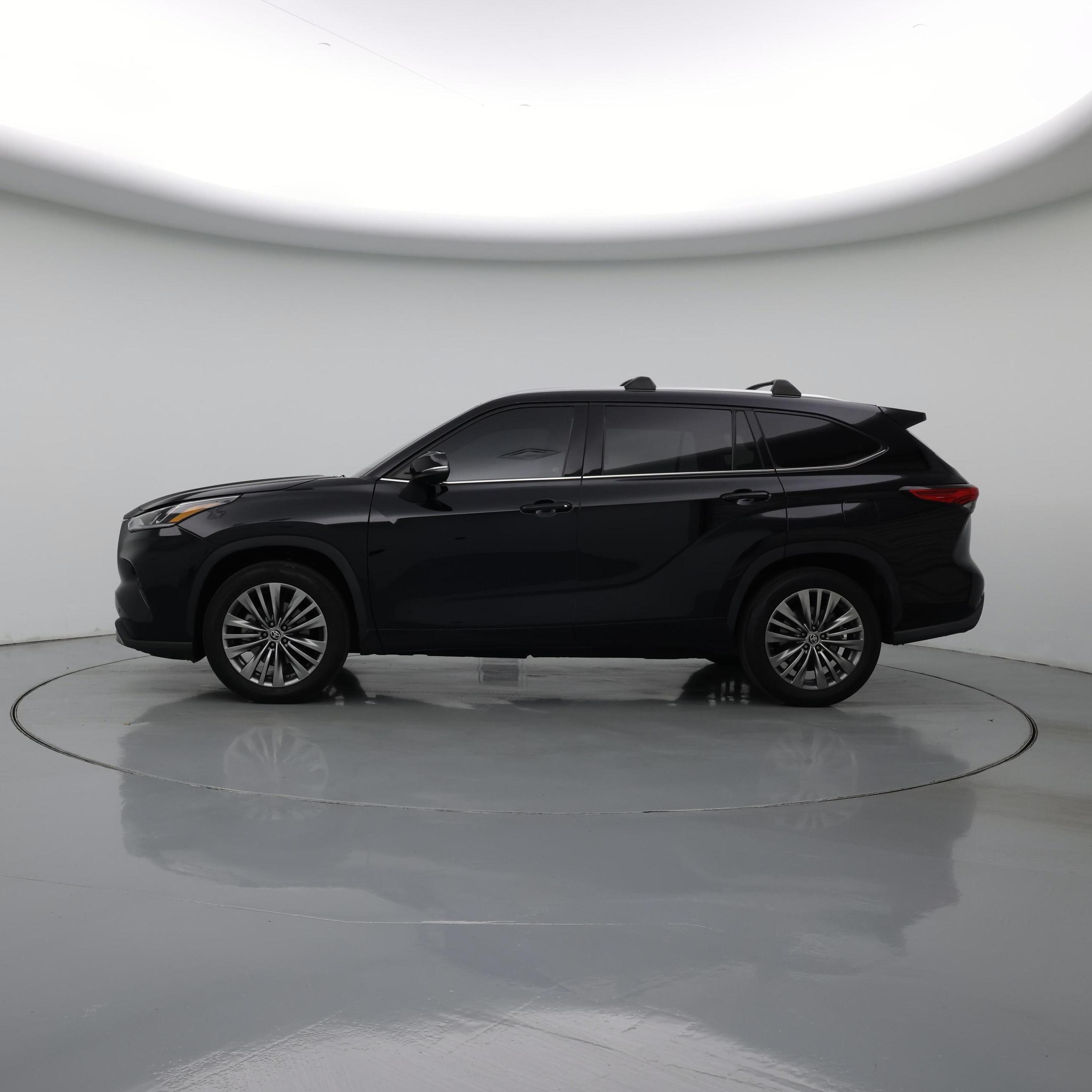 Thumbnail: 2021 Toyota Highlander - 3
