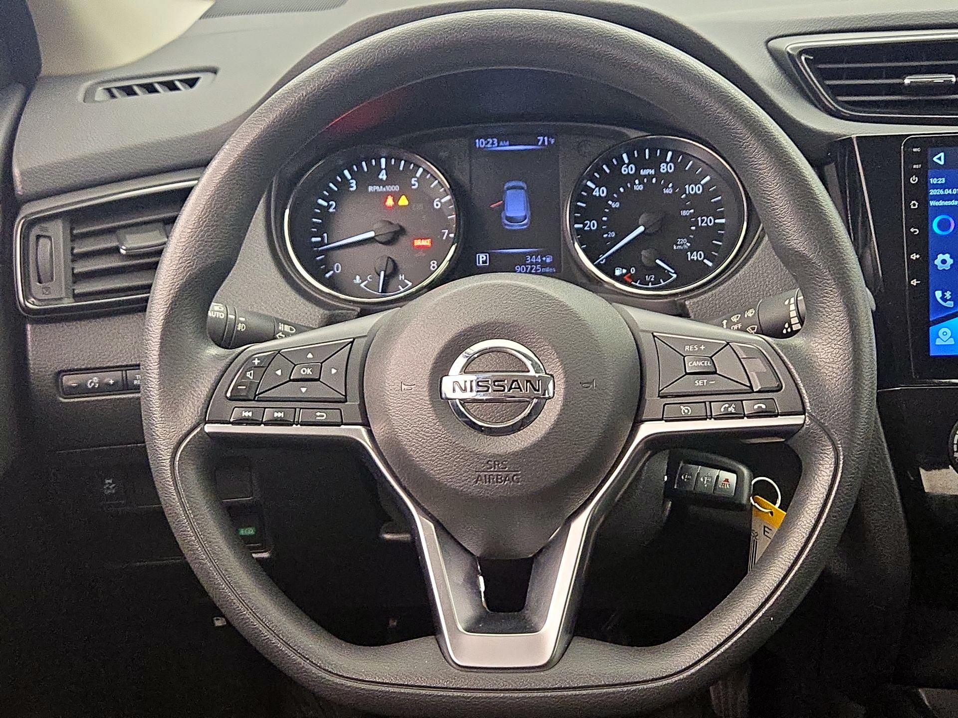 Thumbnail: 2017 Nissan Rogue Sport - 10