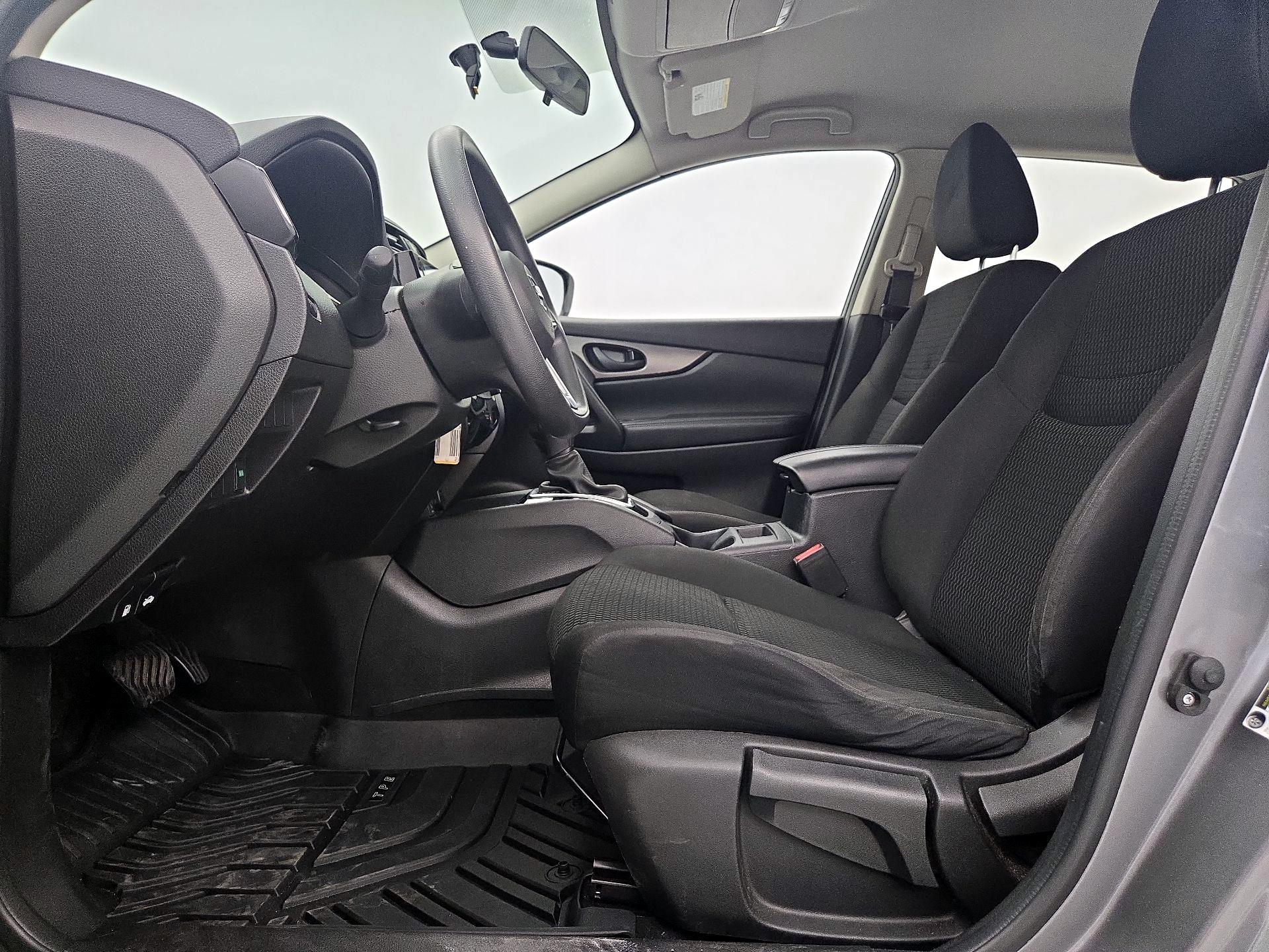 Thumbnail: 2017 Nissan Rogue Sport - 11