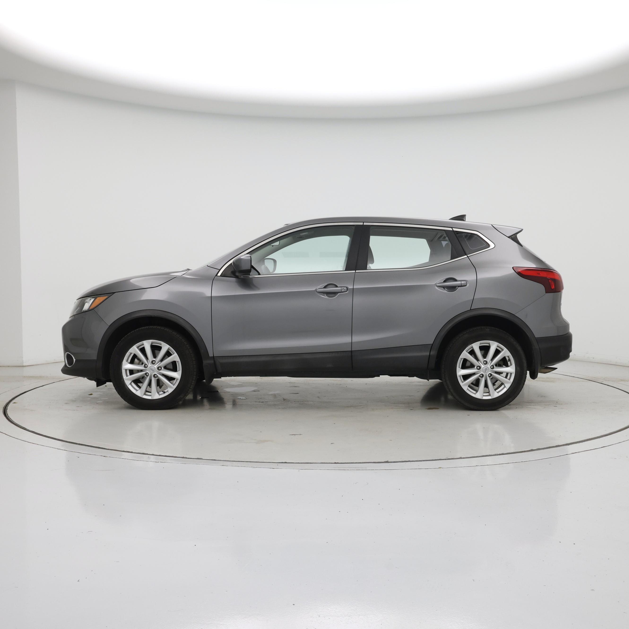 Thumbnail: 2017 Nissan Rogue Sport - 3
