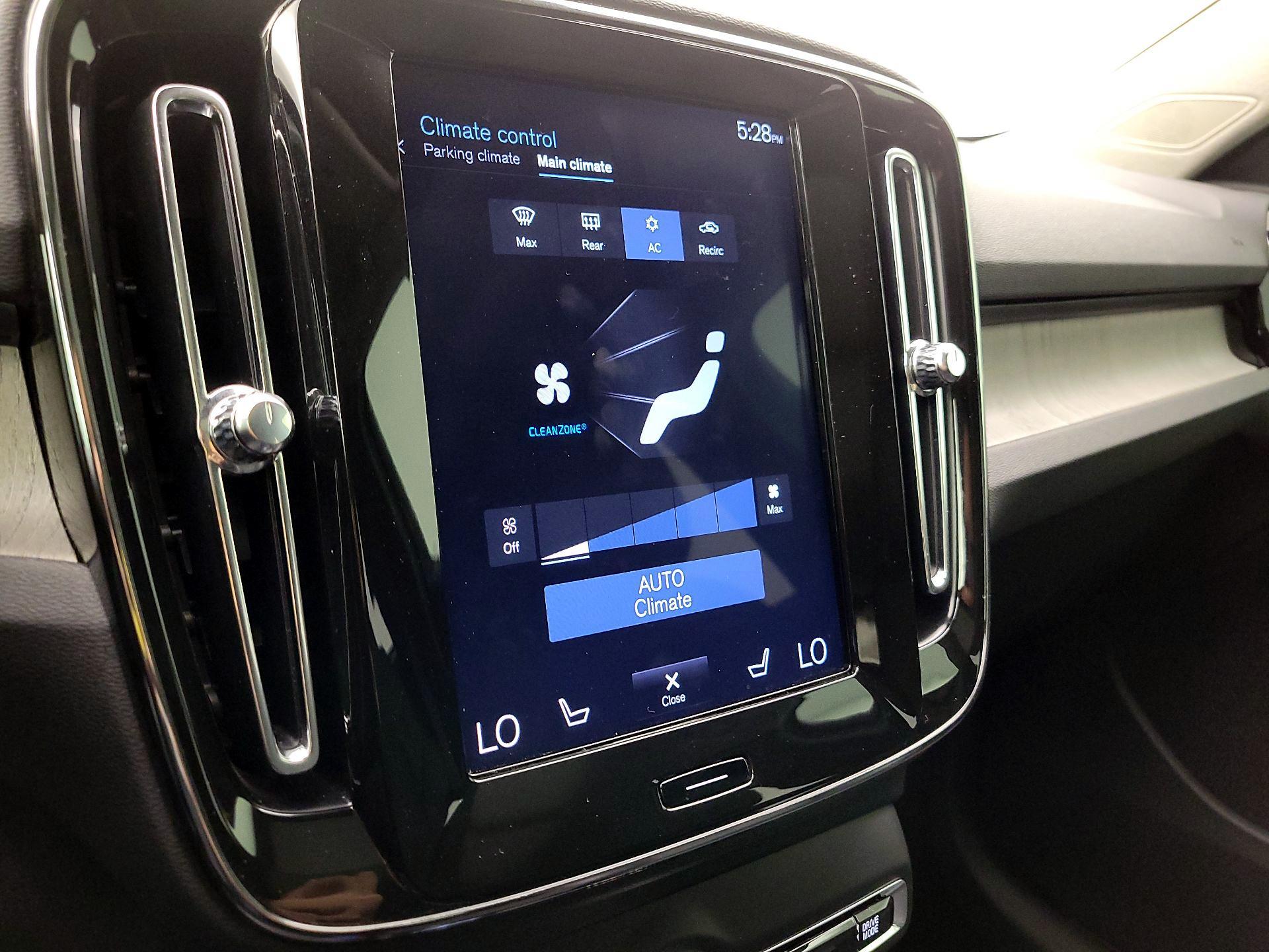 Thumbnail: 2020 Volvo XC40 - 16