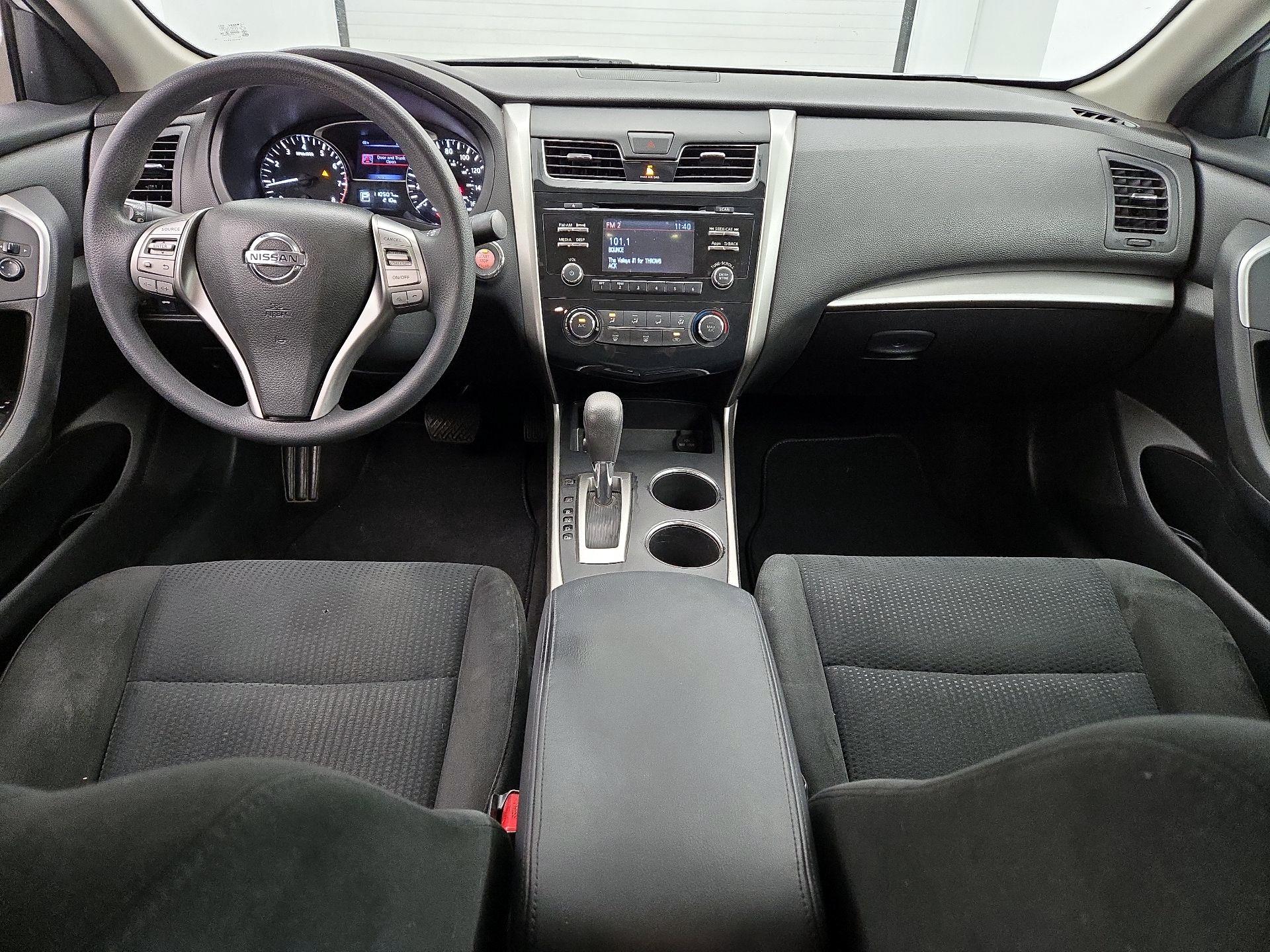 Thumbnail: 2015 Nissan Altima - 9