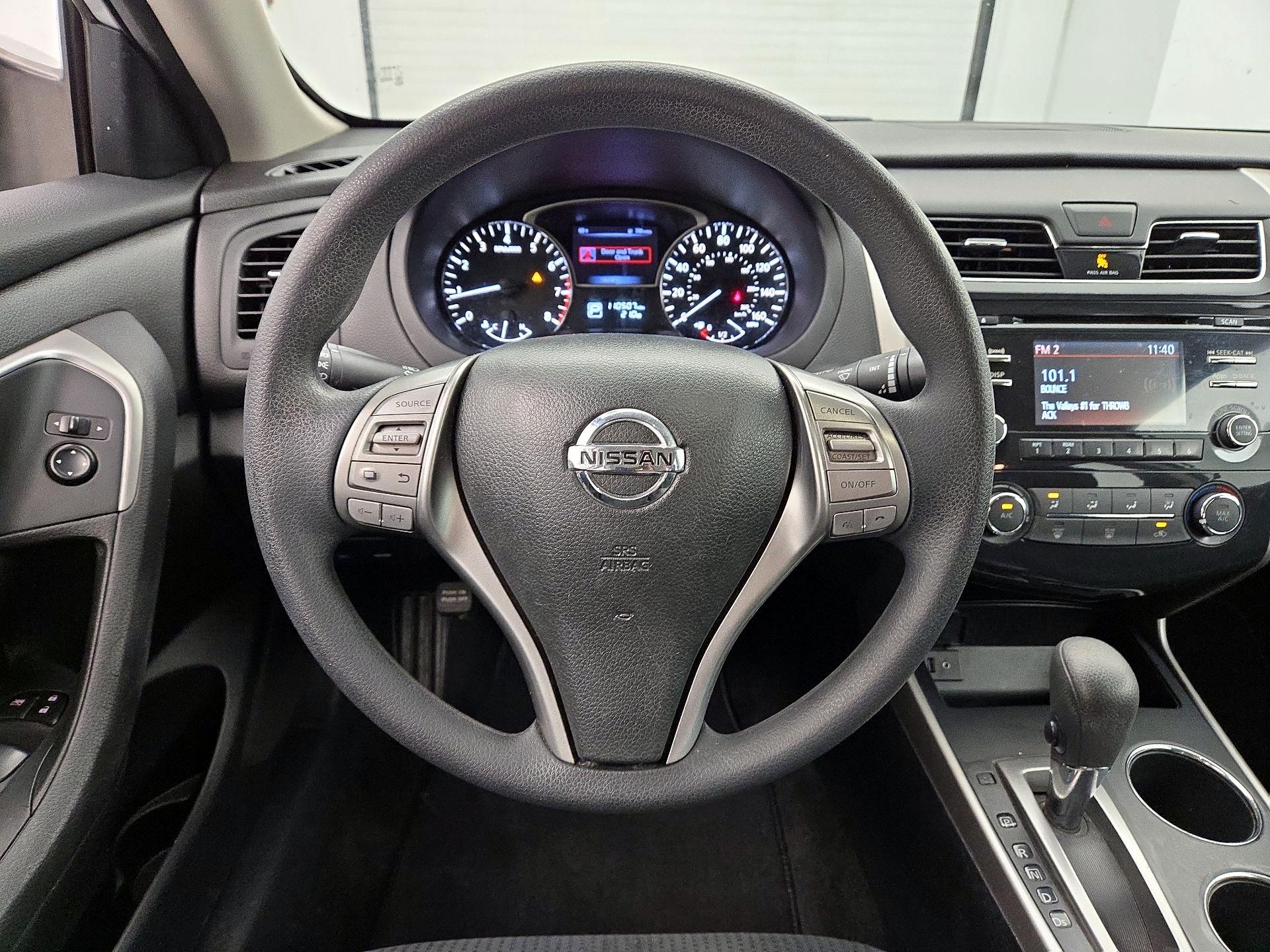 Thumbnail: 2015 Nissan Altima - 10