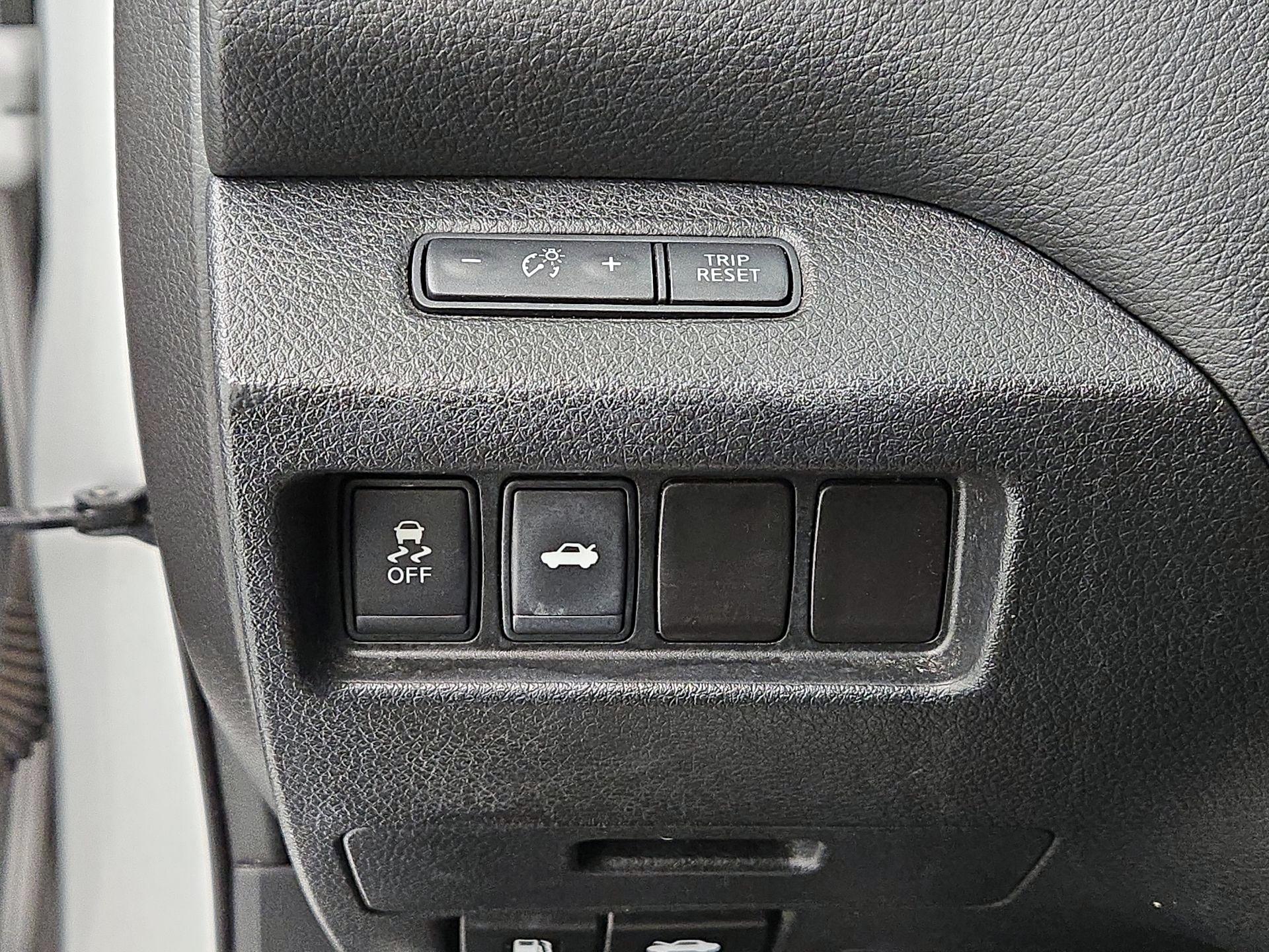 Thumbnail: 2015 Nissan Altima - 13