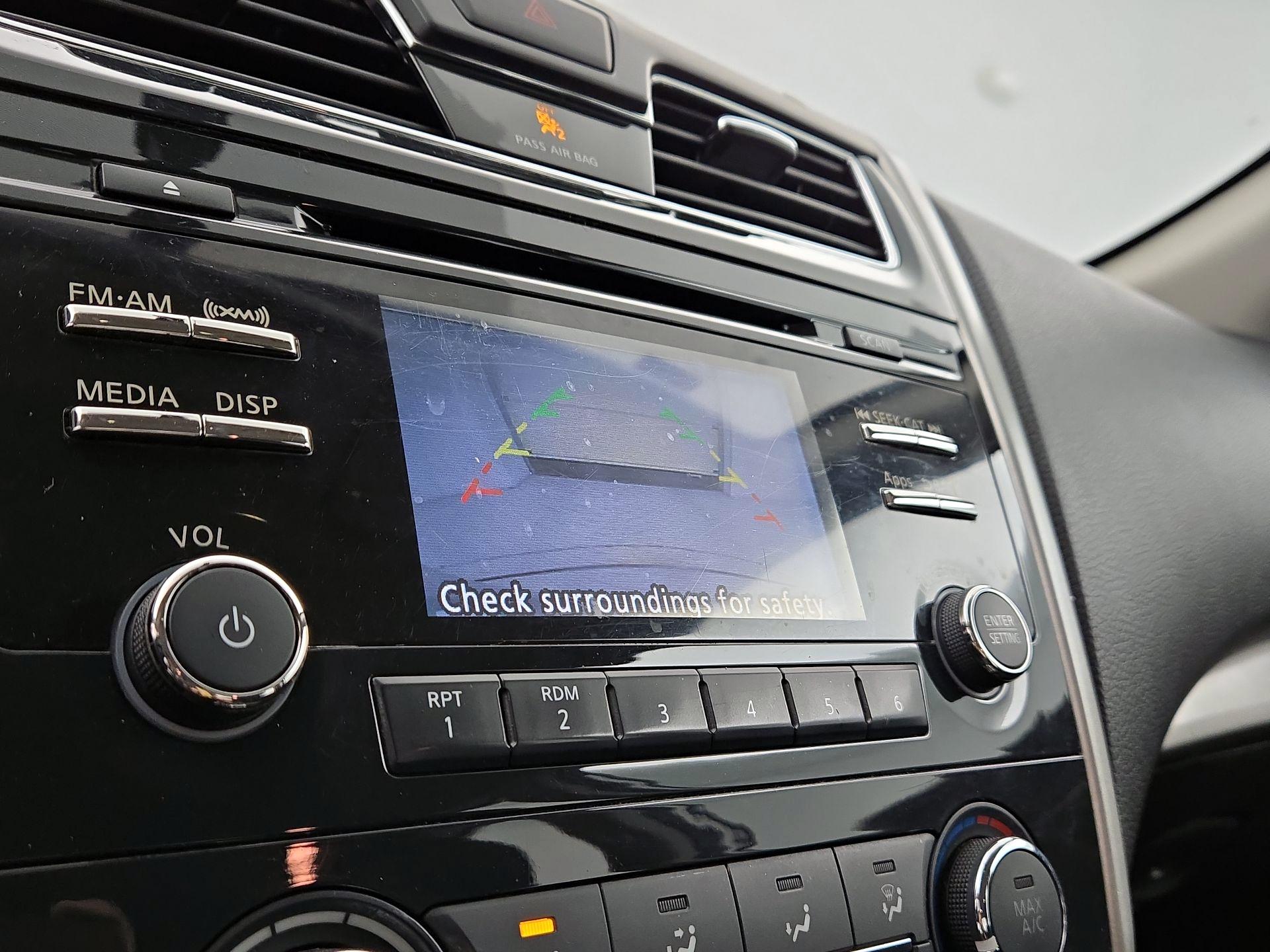 Thumbnail: 2015 Nissan Altima - 14