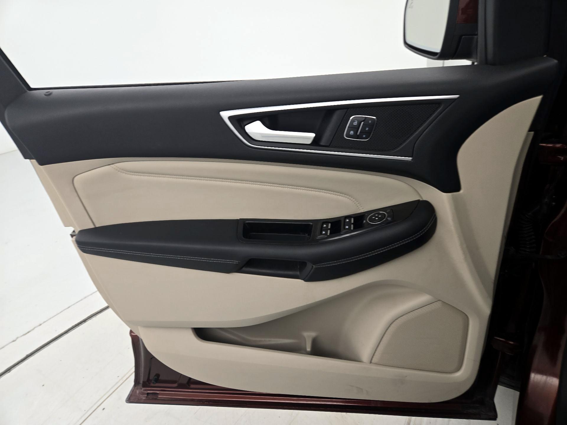 Thumbnail: 2015 Ford Edge - 12