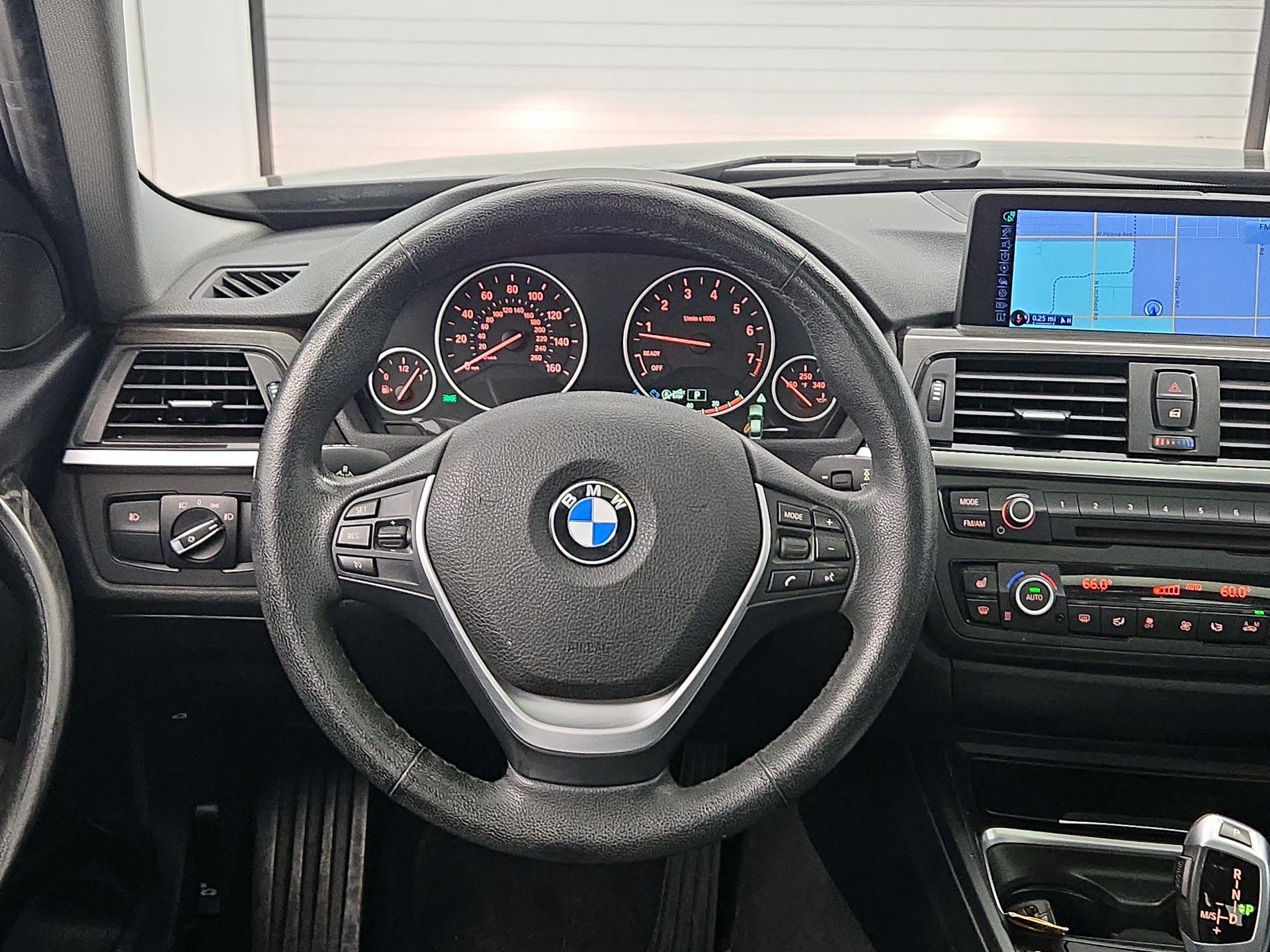 Thumbnail: 2015 BMW 3 Series - 10