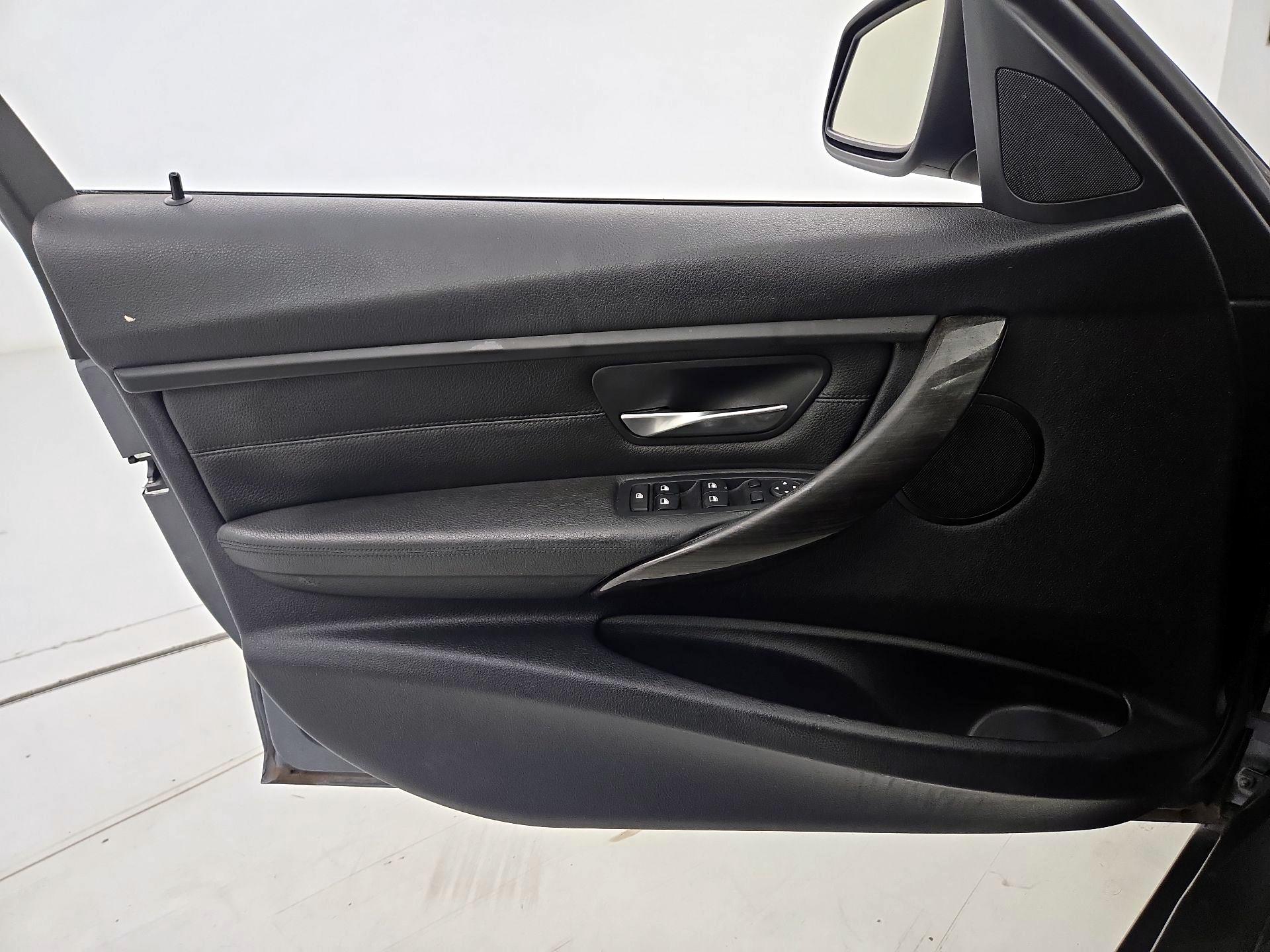 Thumbnail: 2015 BMW 3 Series - 12