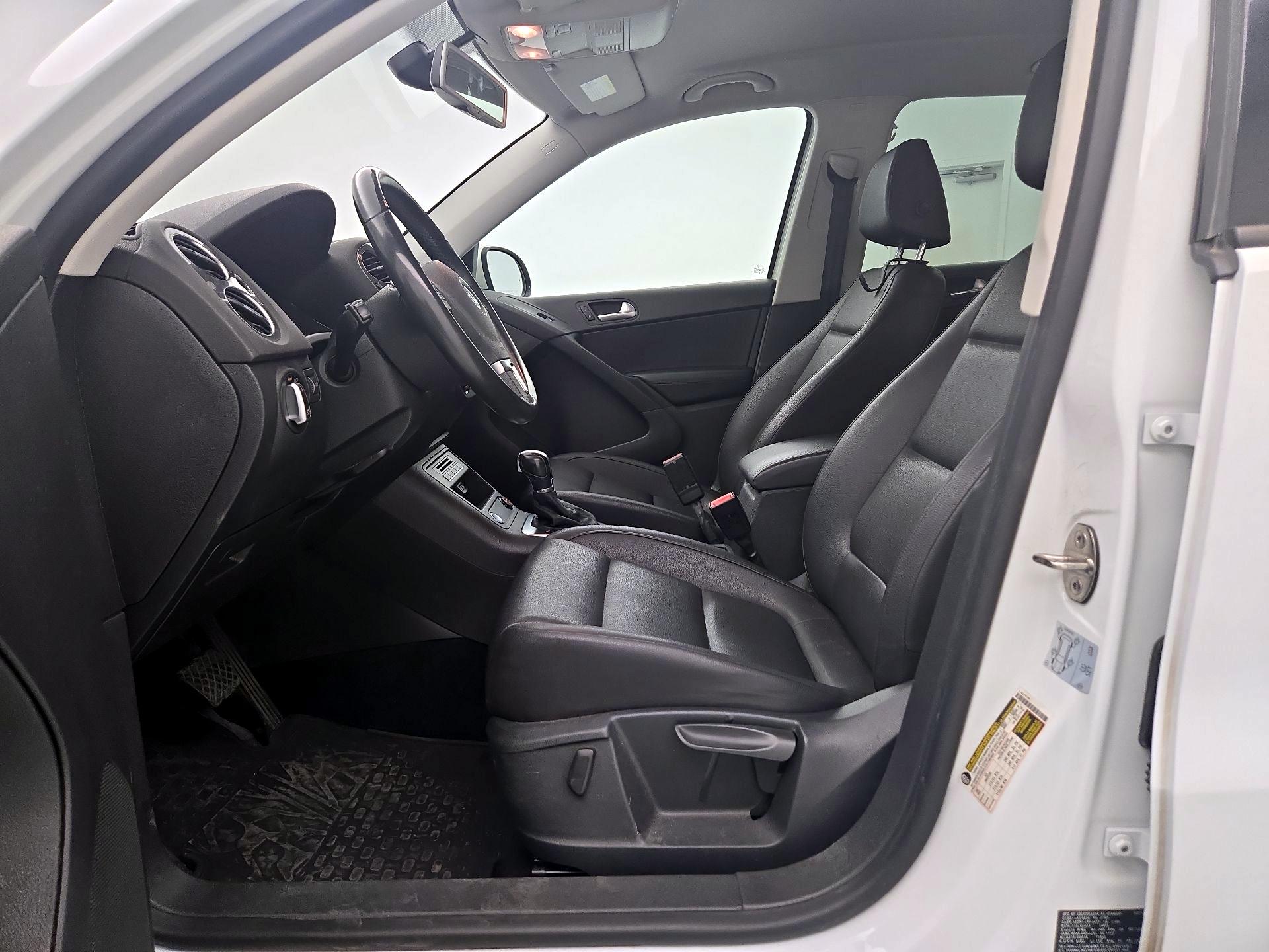 Thumbnail: 2016 Volkswagen Tiguan - 11