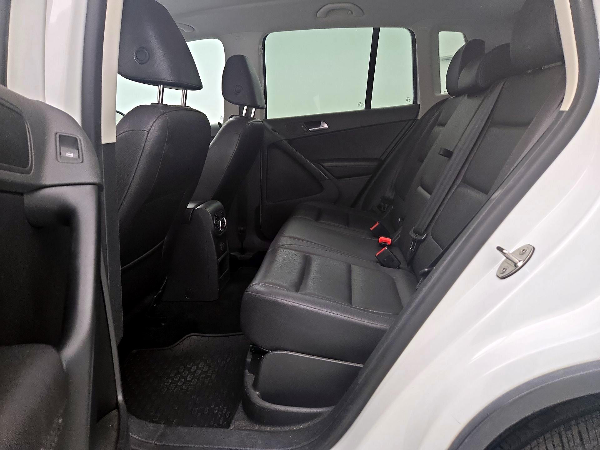Thumbnail: 2016 Volkswagen Tiguan - 19