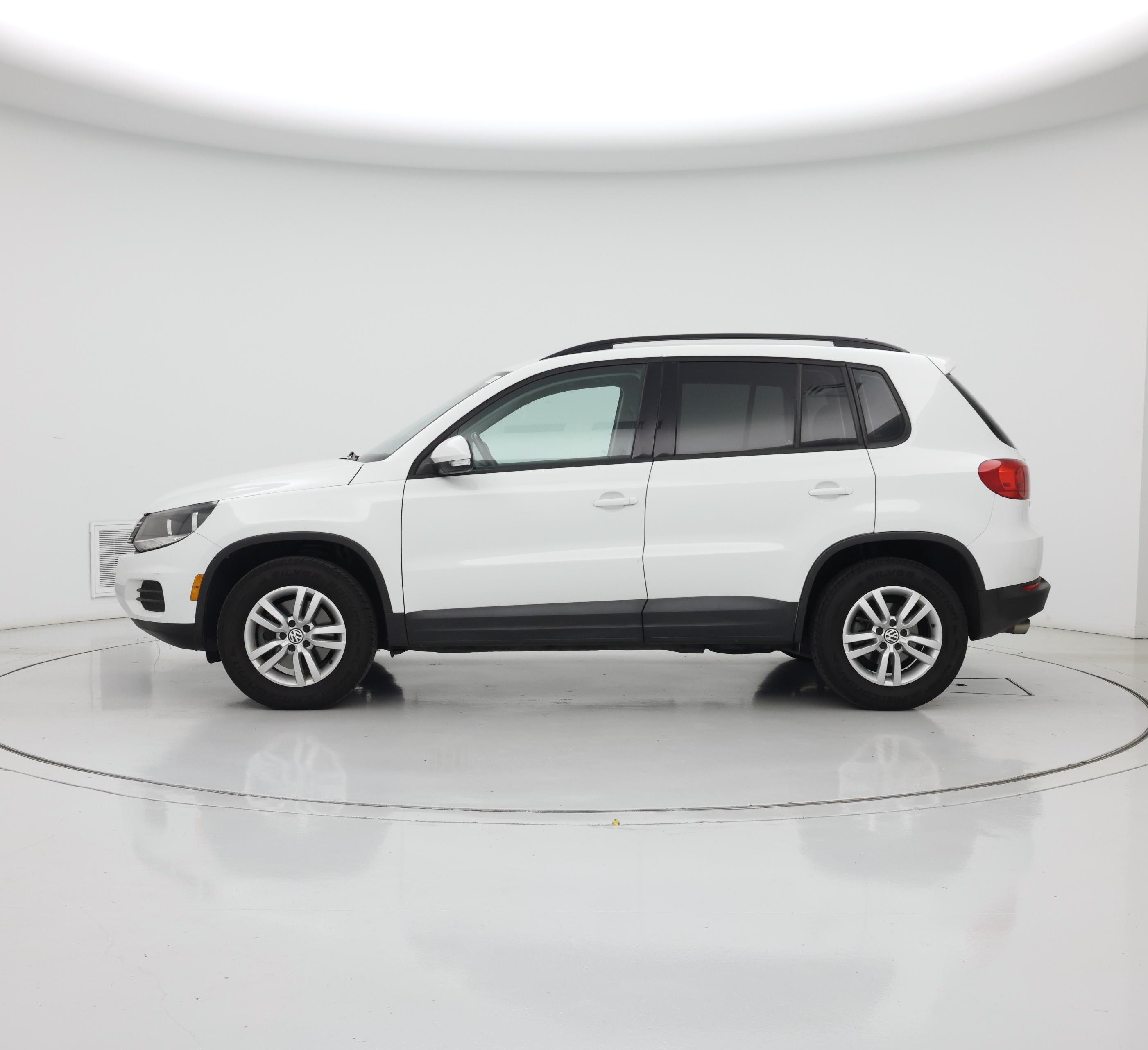 Thumbnail: 2016 Volkswagen Tiguan - 3