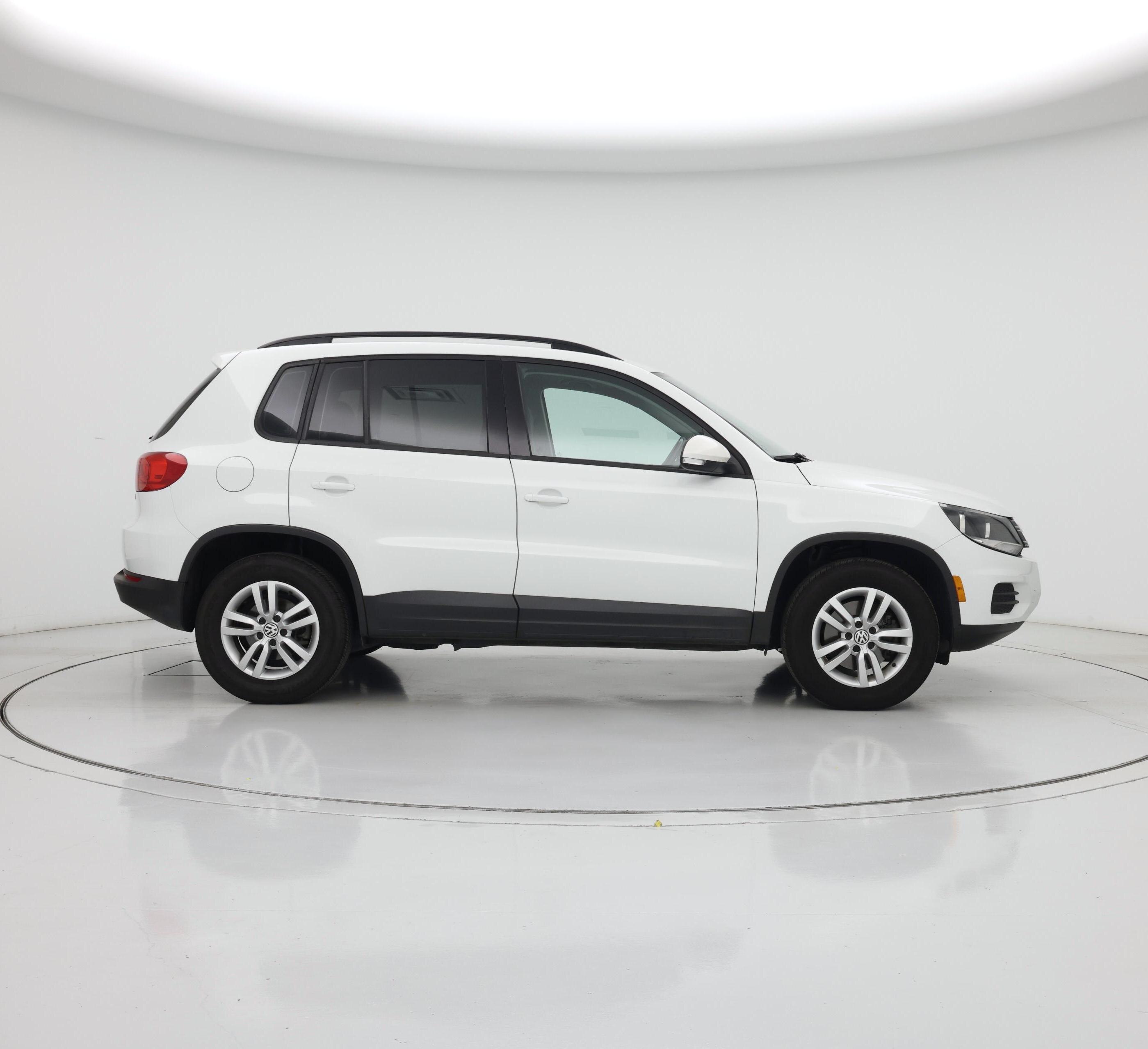 Thumbnail: 2016 Volkswagen Tiguan - 7