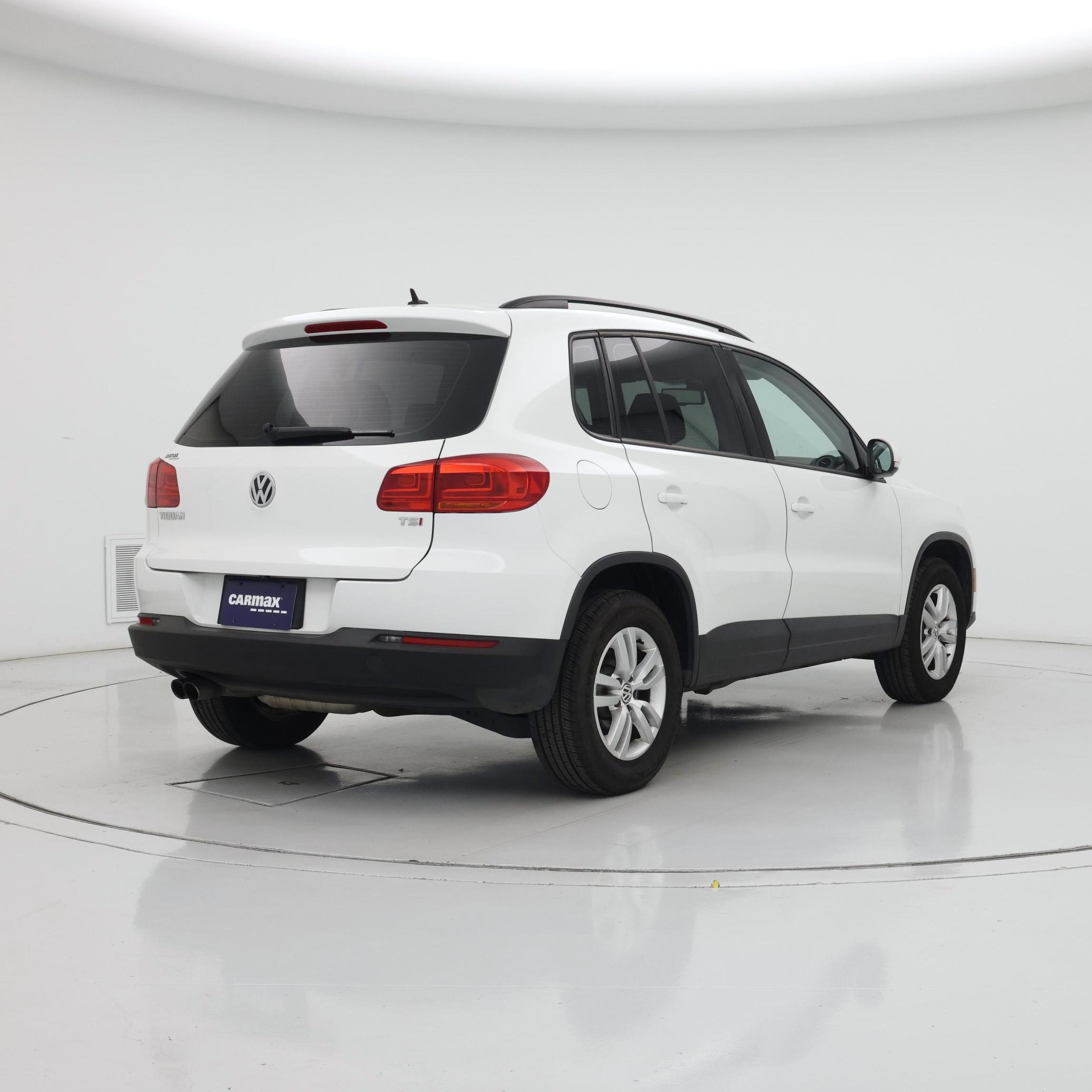 Thumbnail: 2016 Volkswagen Tiguan - 8