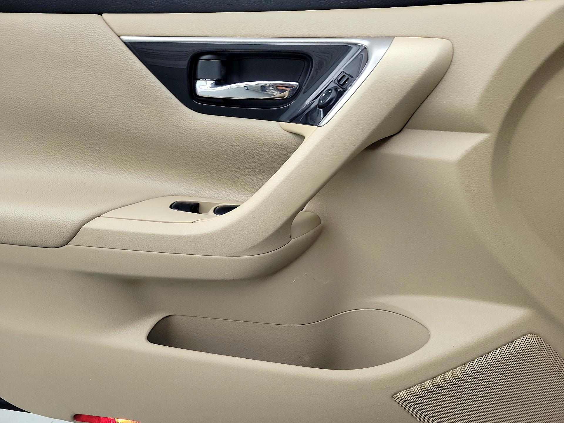 Thumbnail: 2014 Nissan Altima - 12