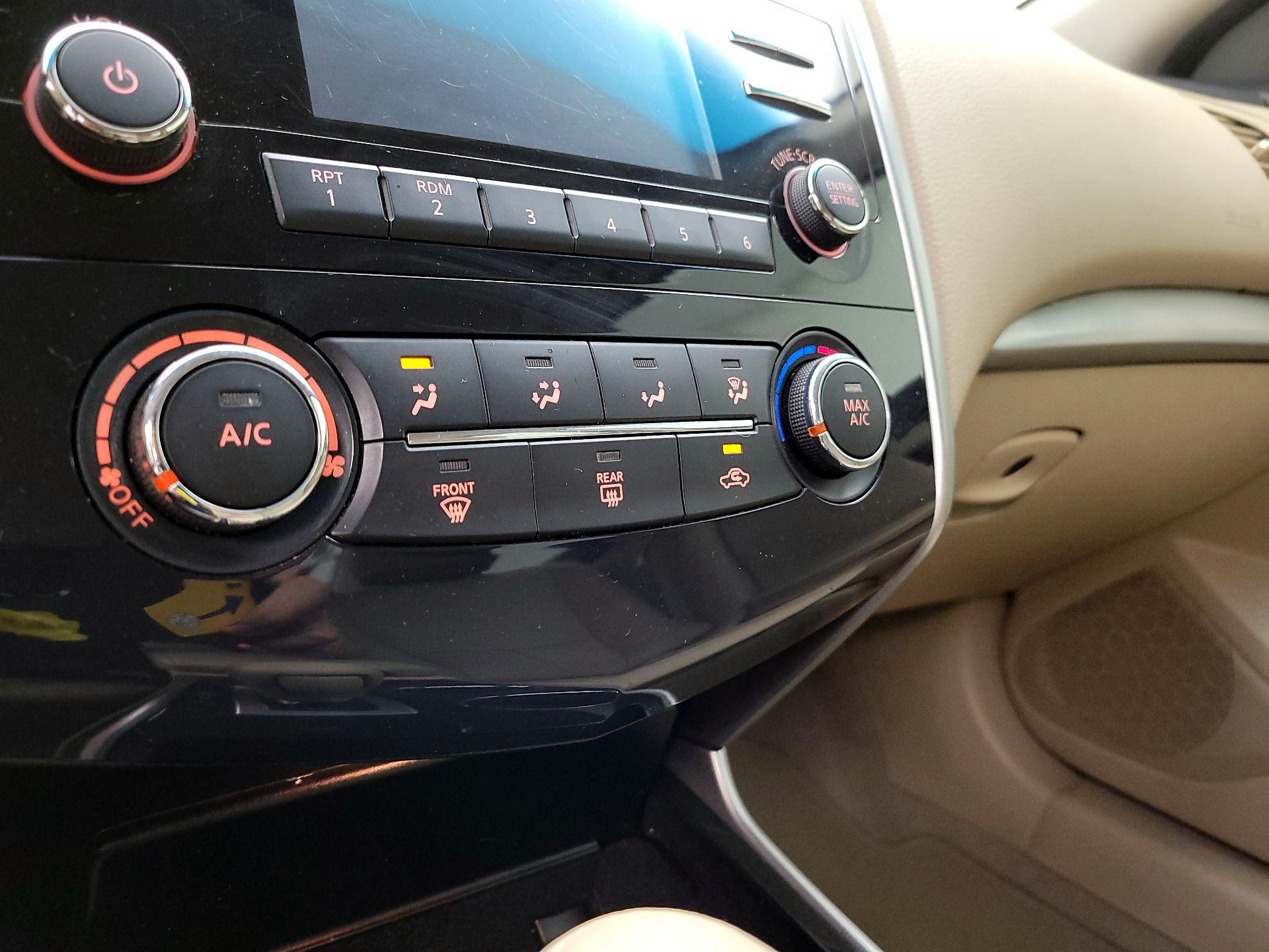 Thumbnail: 2014 Nissan Altima - 16