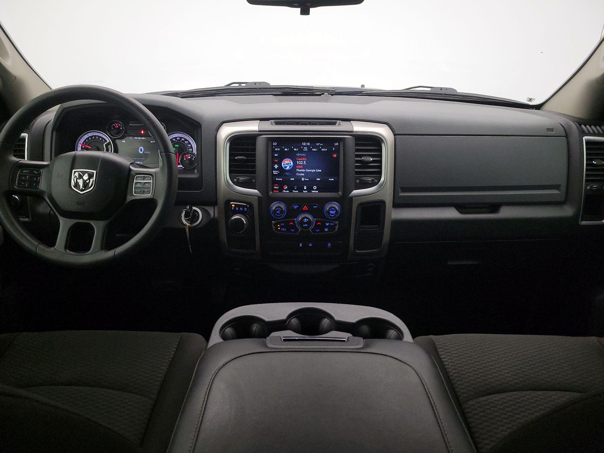 Thumbnail: 2020 RAM 1500 Classic - 9