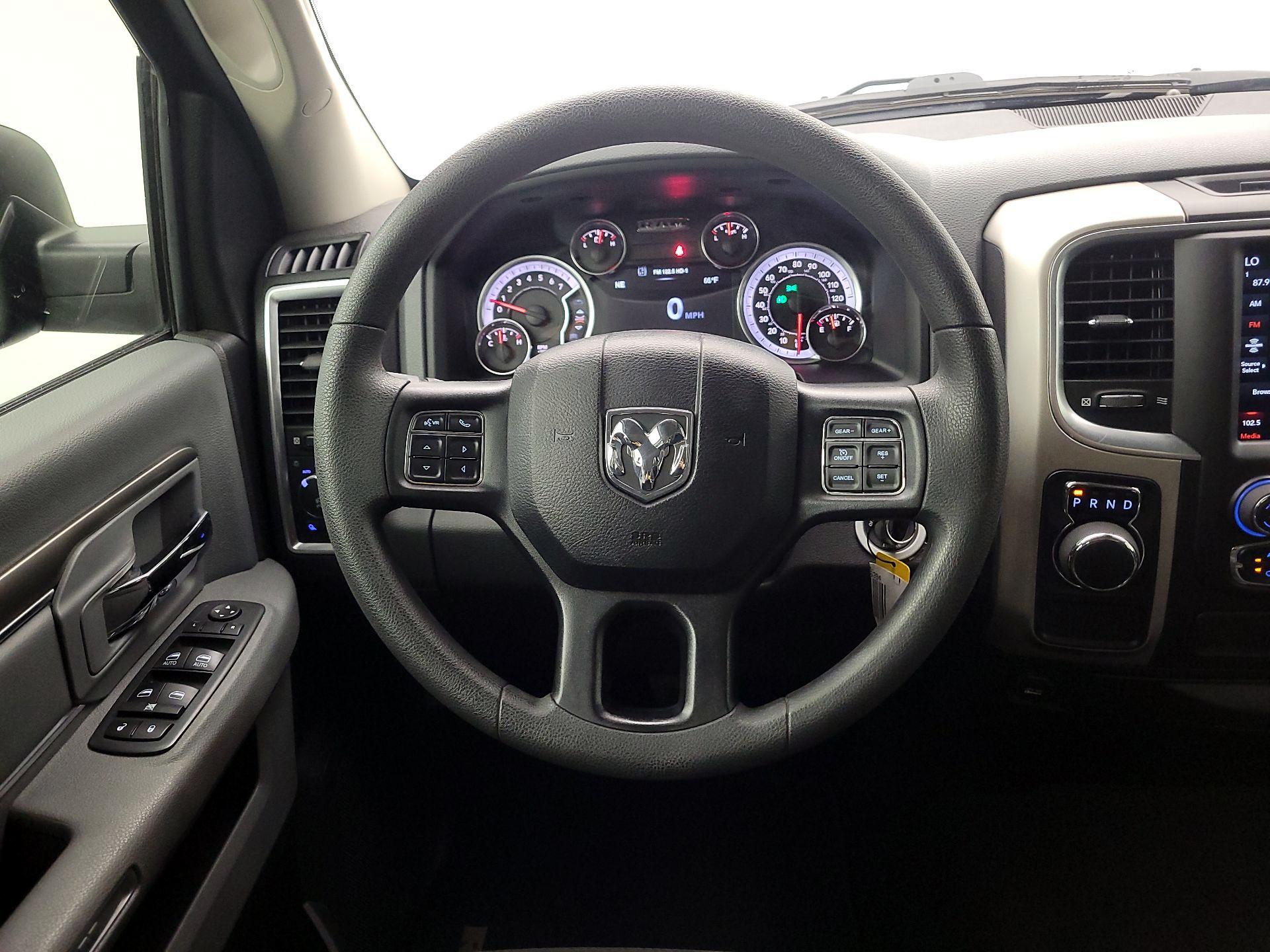 Thumbnail: 2020 RAM 1500 Classic - 10