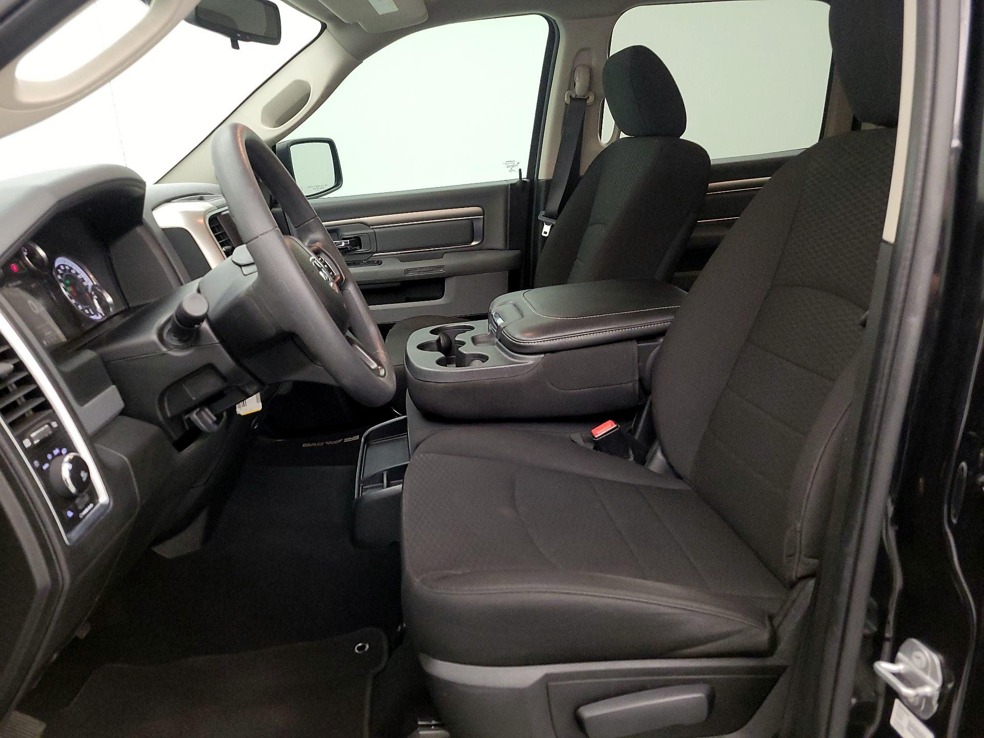 Thumbnail: 2020 RAM 1500 Classic - 11