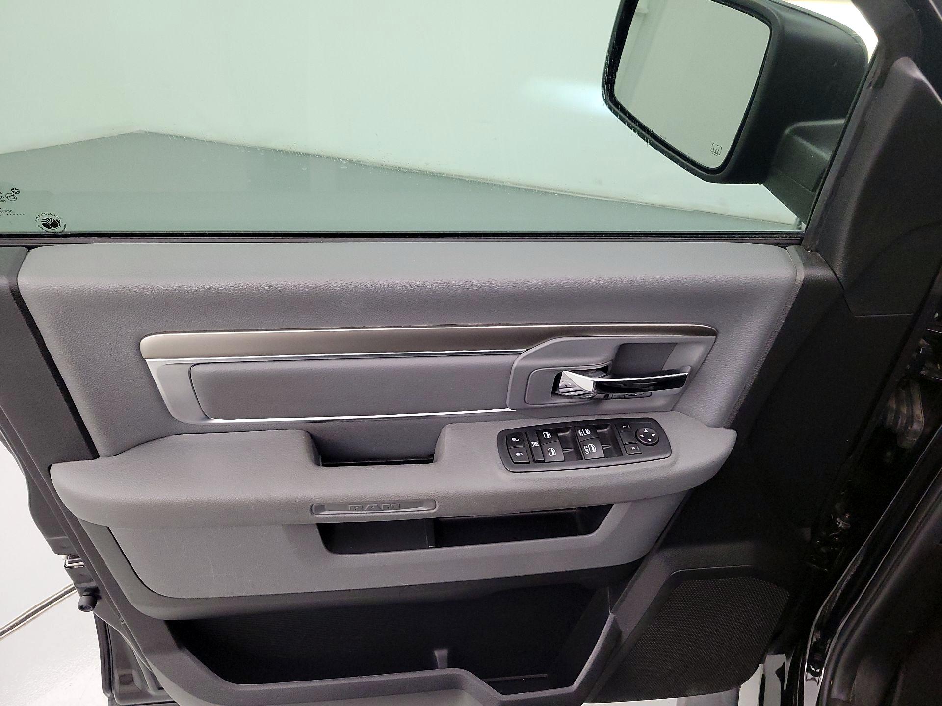 Thumbnail: 2020 RAM 1500 Classic - 12