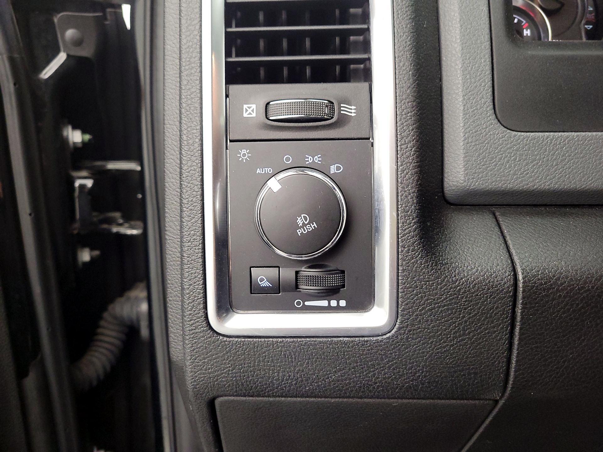 Thumbnail: 2020 RAM 1500 Classic - 13