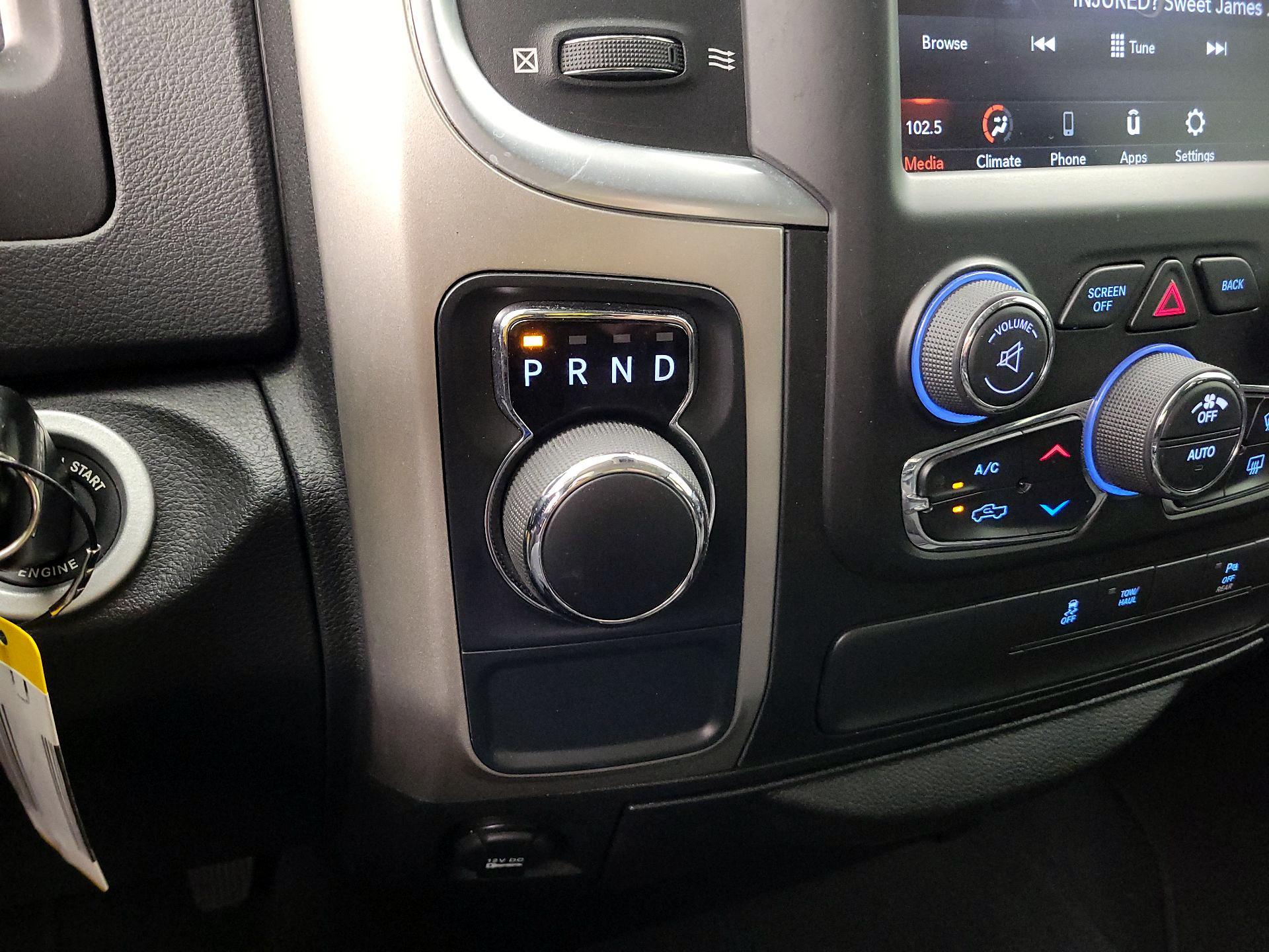 Thumbnail: 2020 RAM 1500 Classic - 17