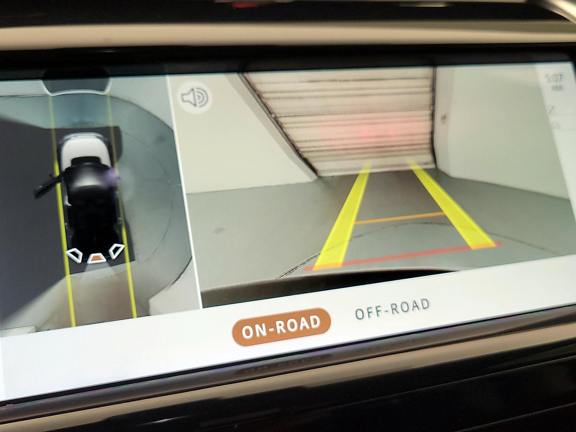 Thumbnail: 2021 Land Rover Discovery Sport - 15