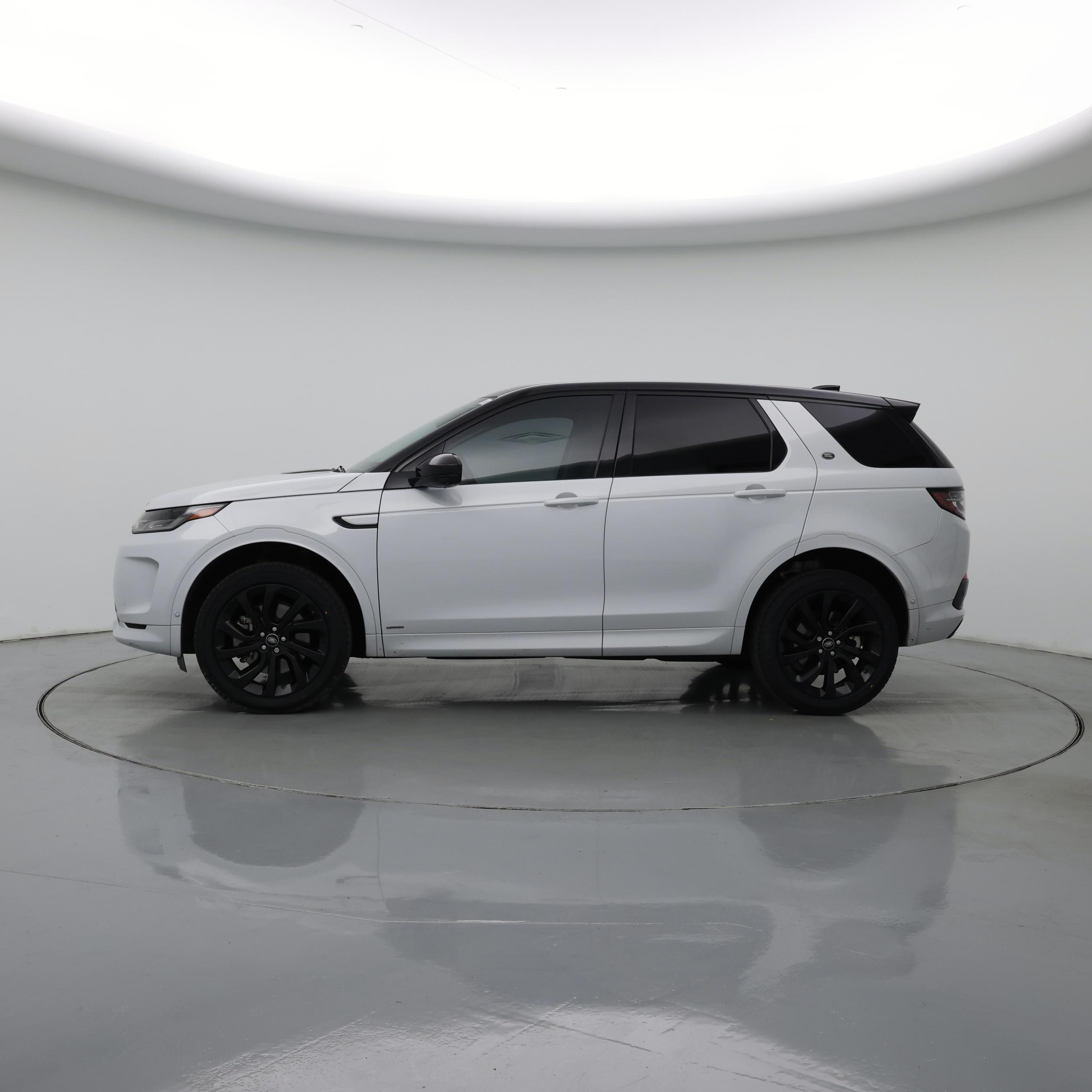 Thumbnail: 2021 Land Rover Discovery Sport - 3