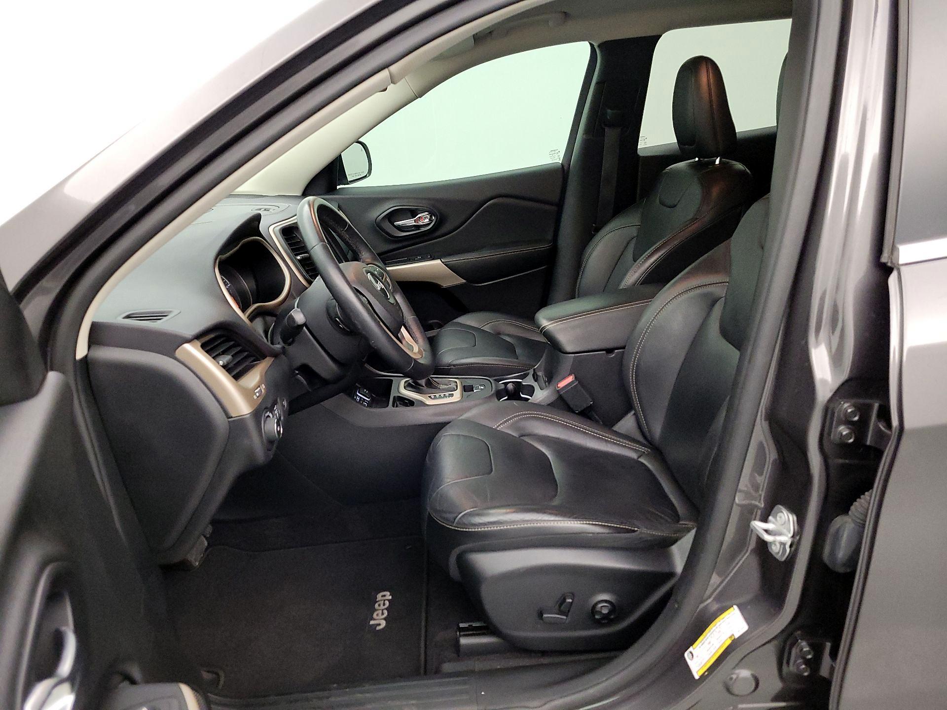 Thumbnail: 2018 Jeep Cherokee - 11