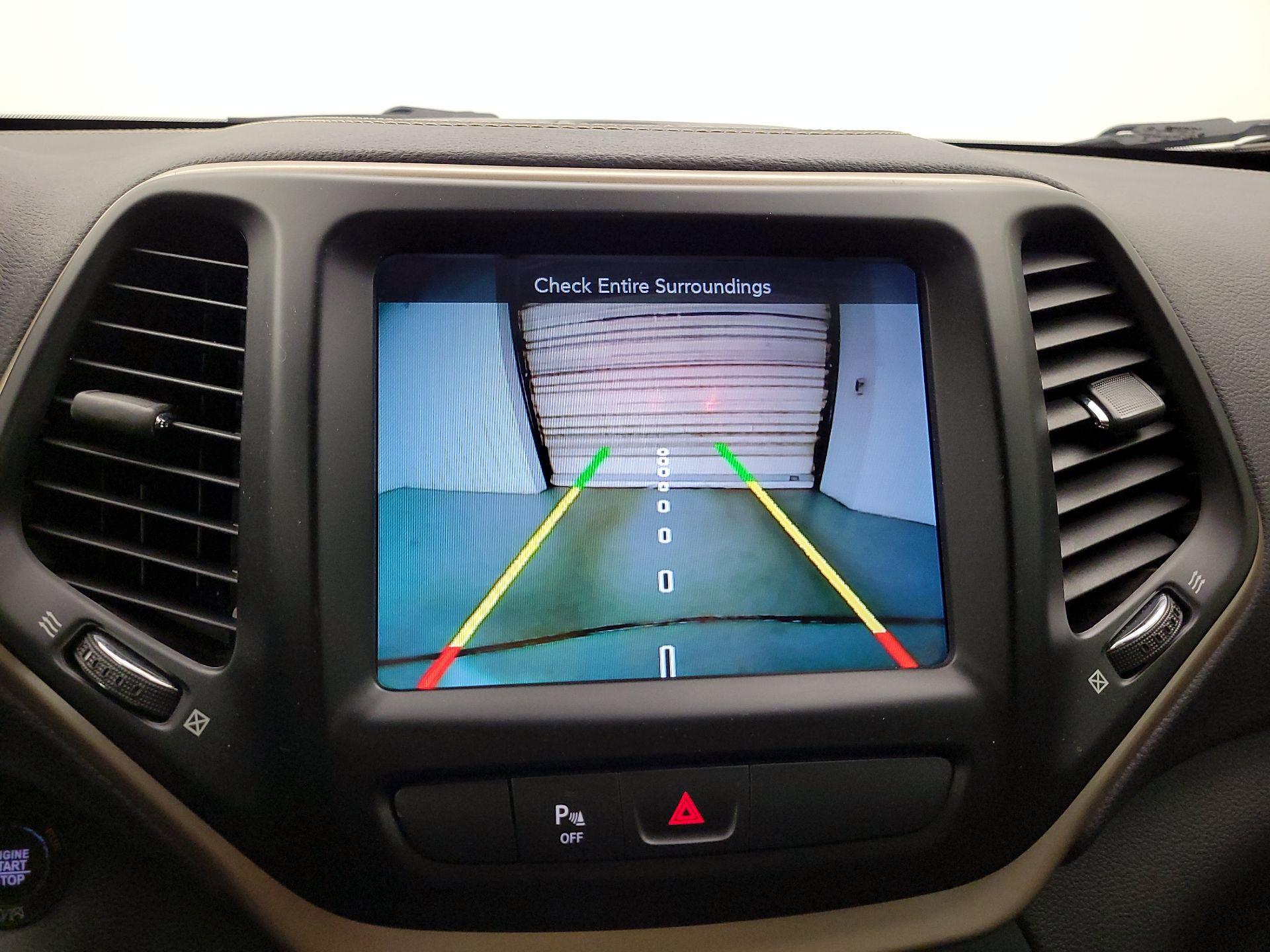 Thumbnail: 2018 Jeep Cherokee - 14