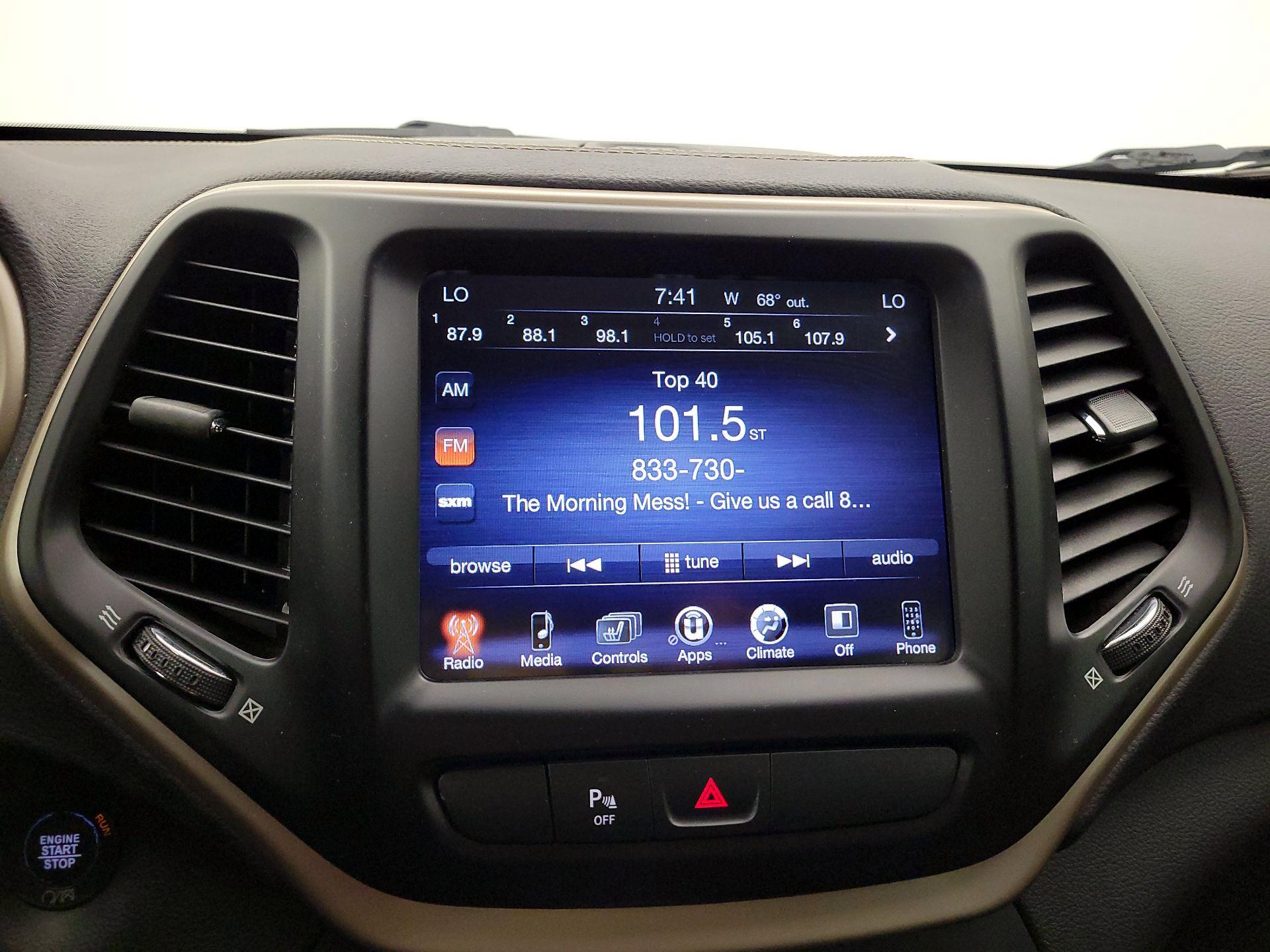 Thumbnail: 2018 Jeep Cherokee - 15