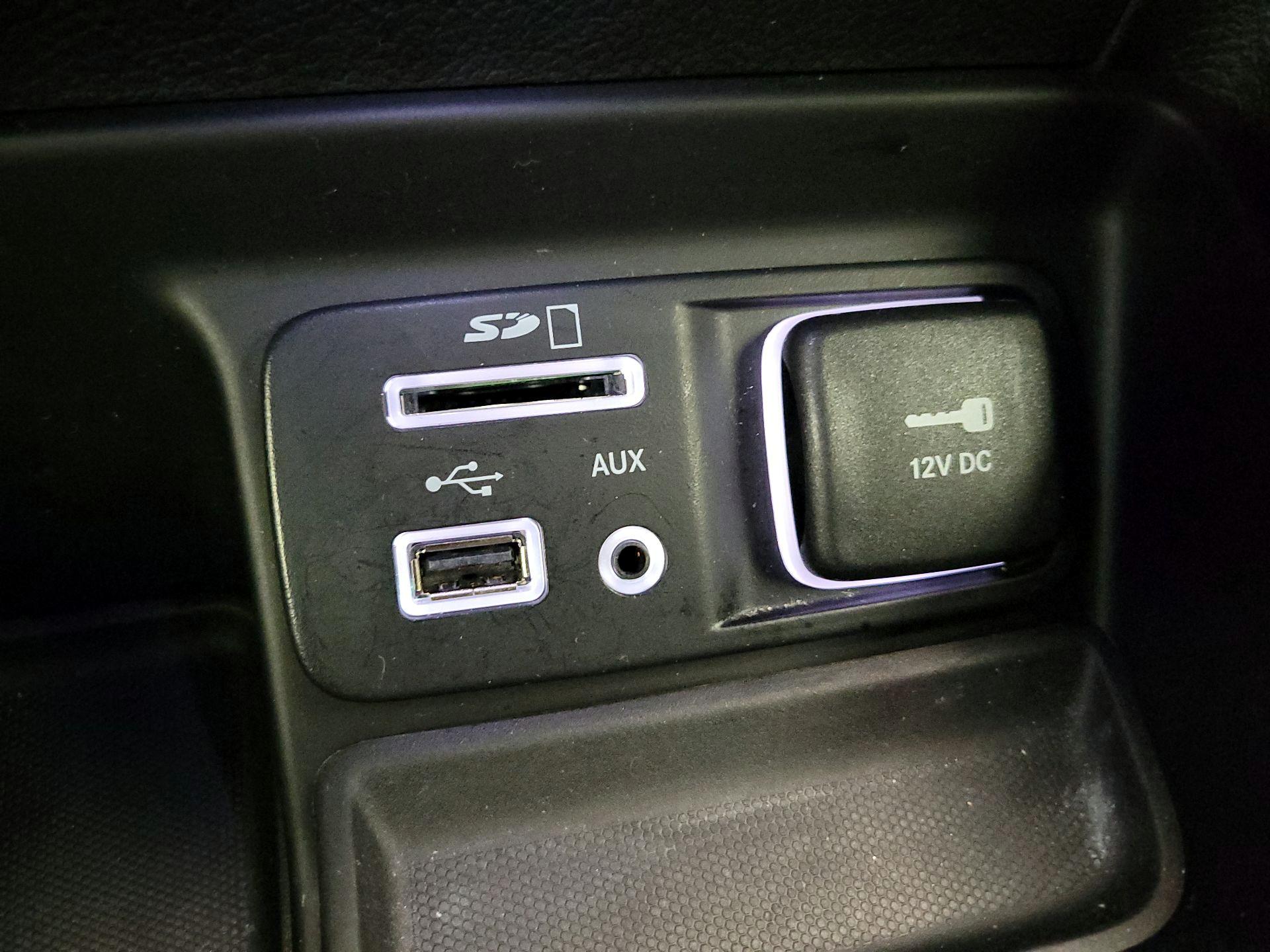 Thumbnail: 2018 Jeep Cherokee - 18