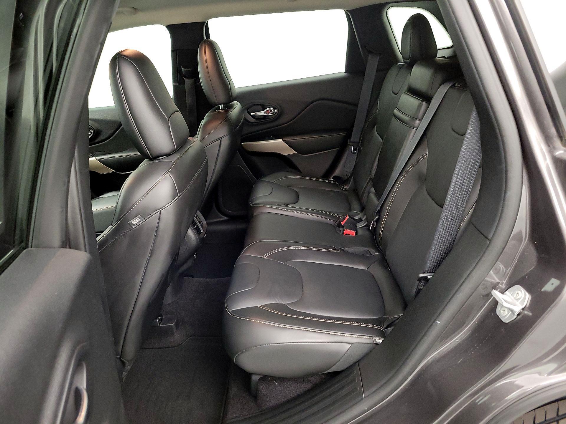 Thumbnail: 2018 Jeep Cherokee - 19