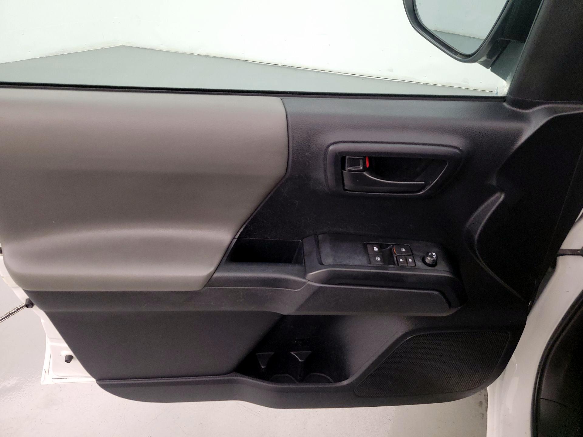 Thumbnail: 2021 Toyota Tacoma - 12