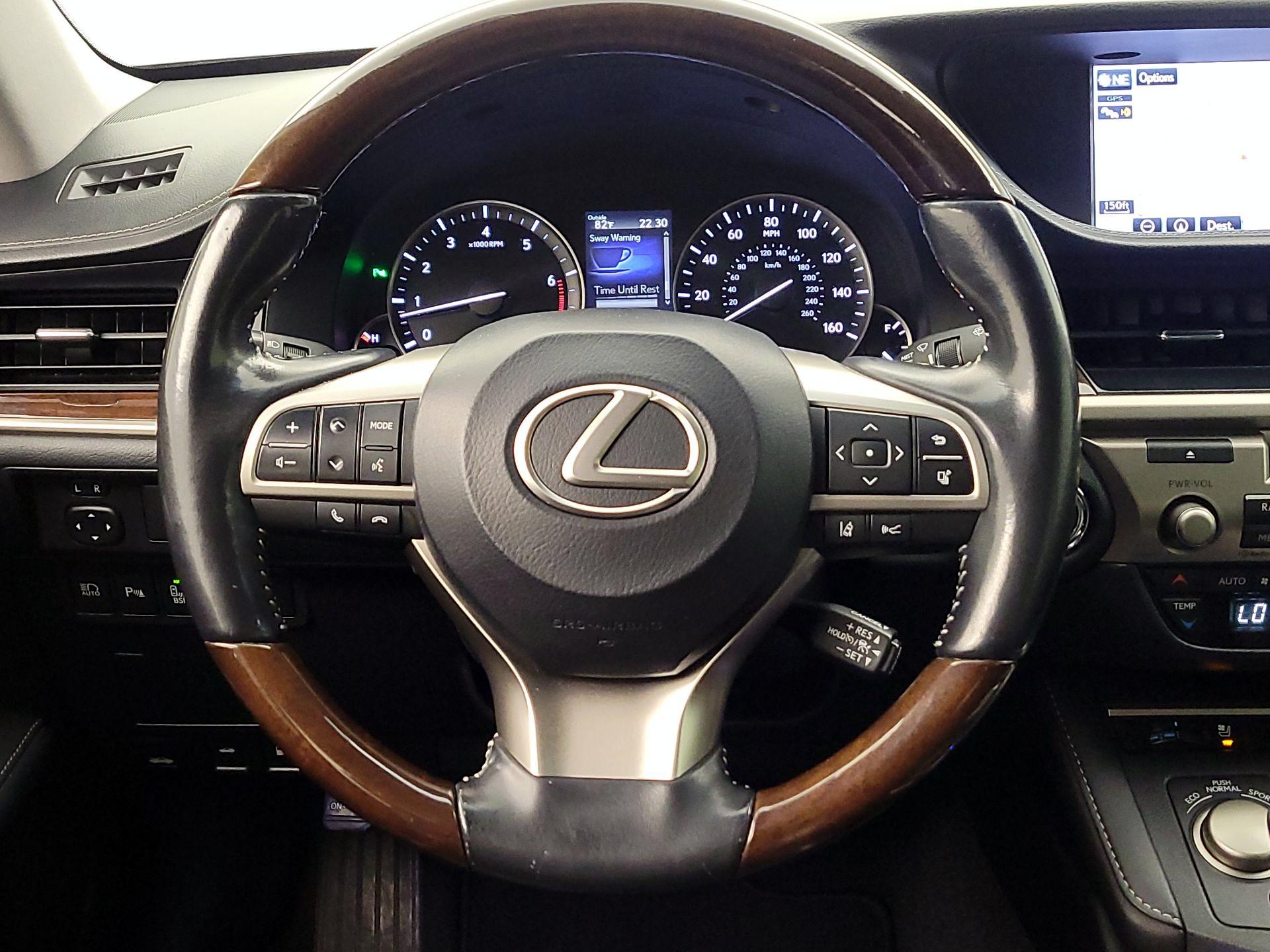 Thumbnail: 2016 Lexus ES - 10
