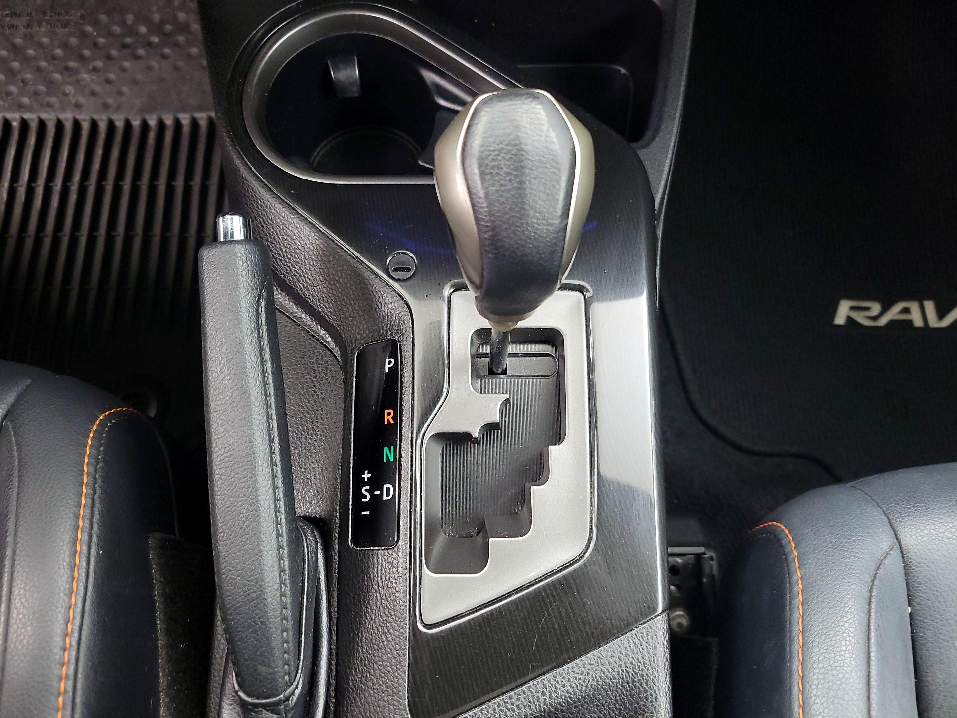 Thumbnail: 2018 Toyota RAV4 - 17