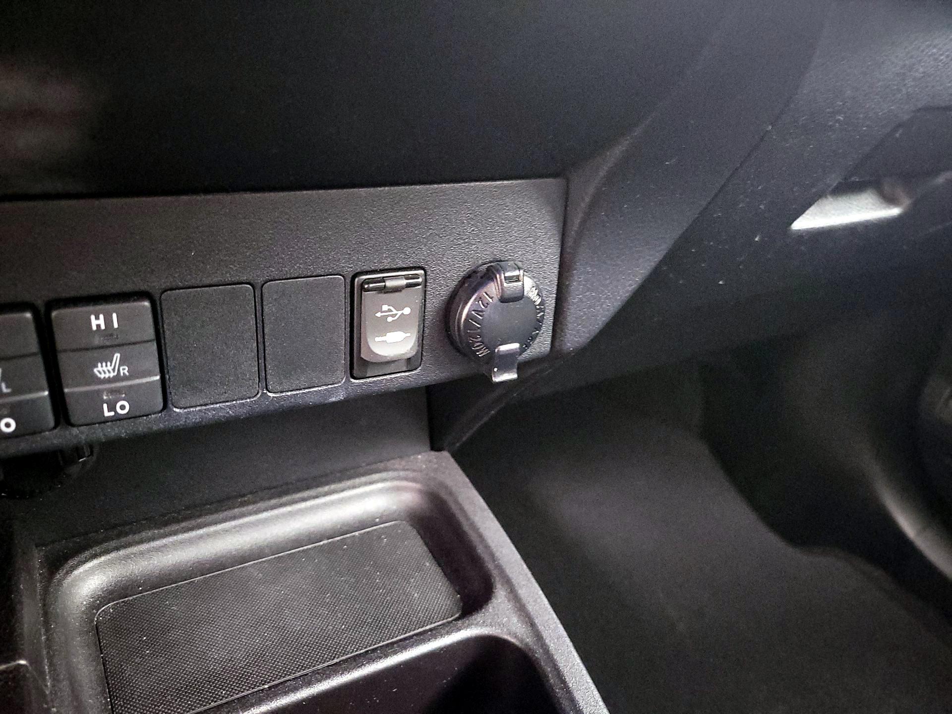 Thumbnail: 2018 Toyota RAV4 - 18