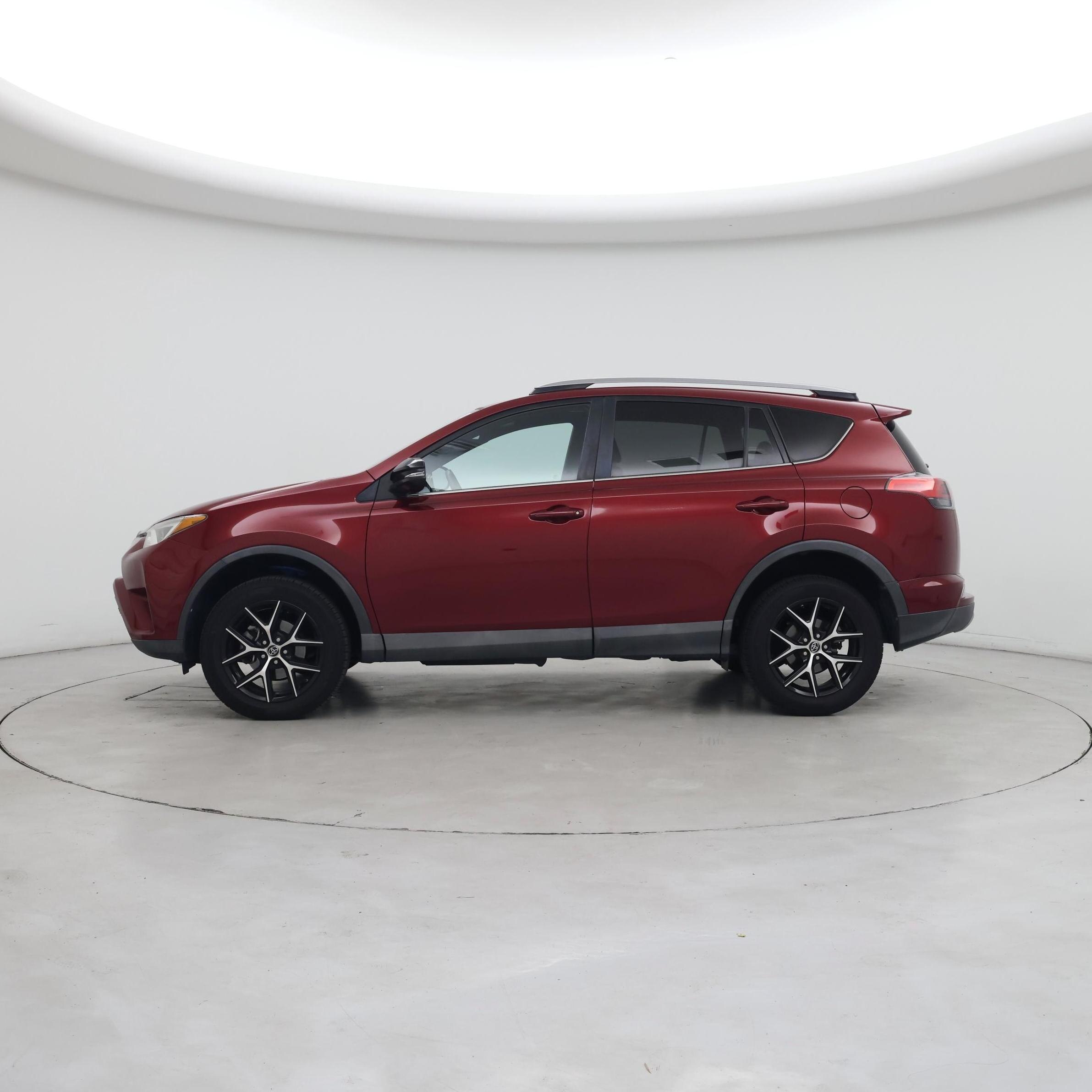 Thumbnail: 2018 Toyota RAV4 - 3