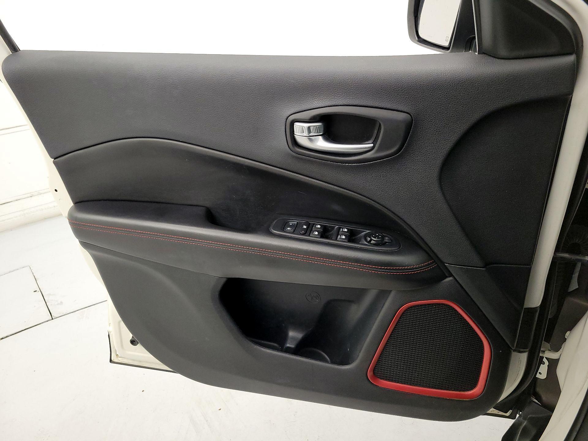 Thumbnail: 2019 Jeep Compass - 12