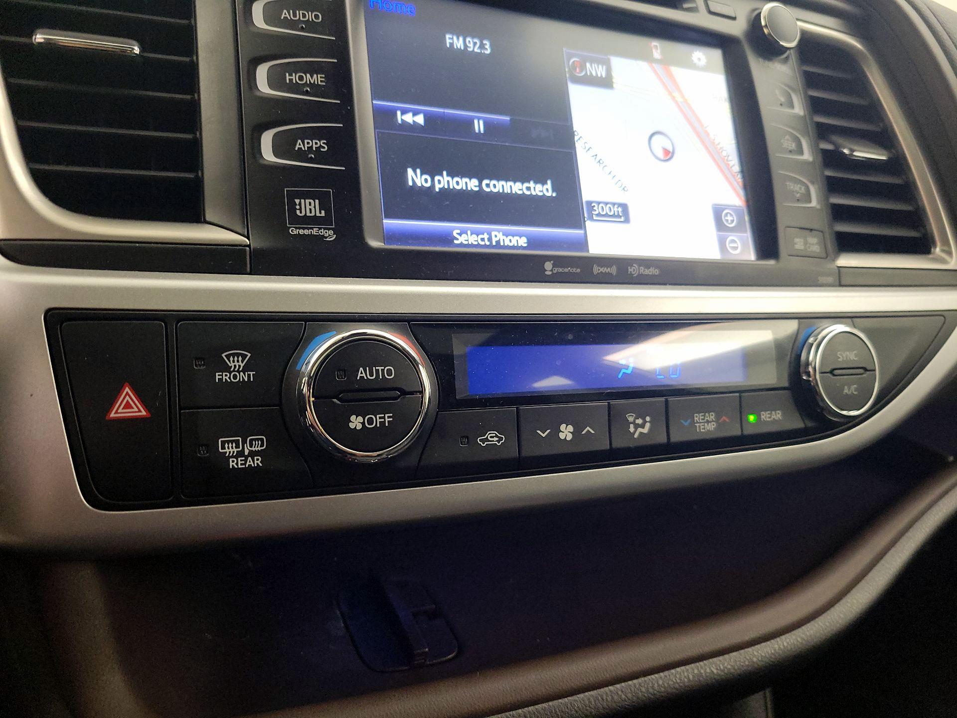 Thumbnail: 2019 Toyota Highlander - 17