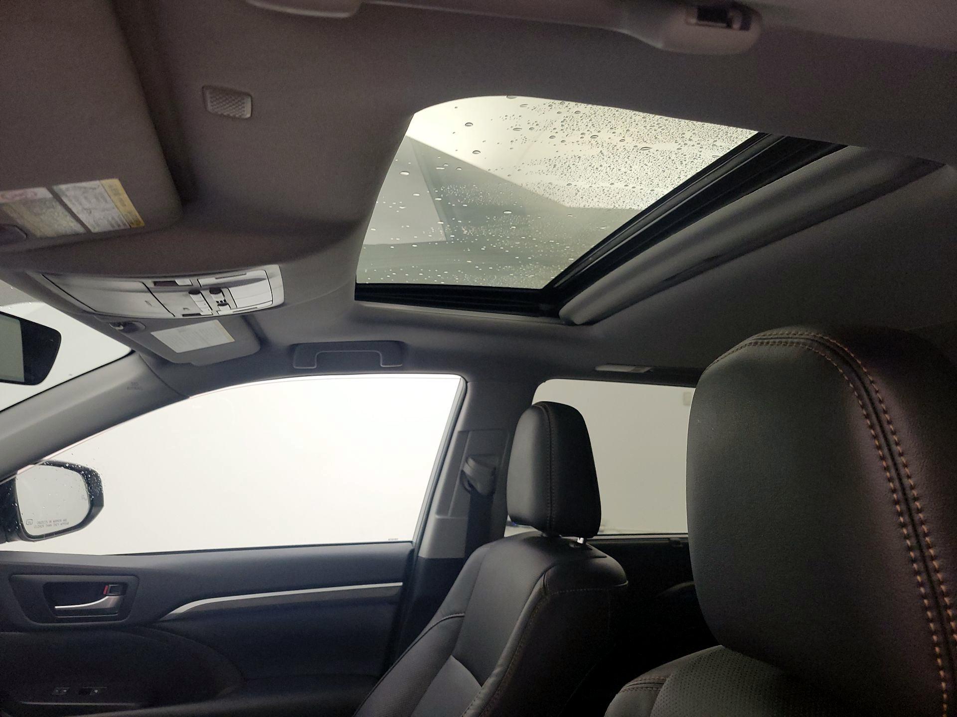 Thumbnail: 2019 Toyota Highlander - 20