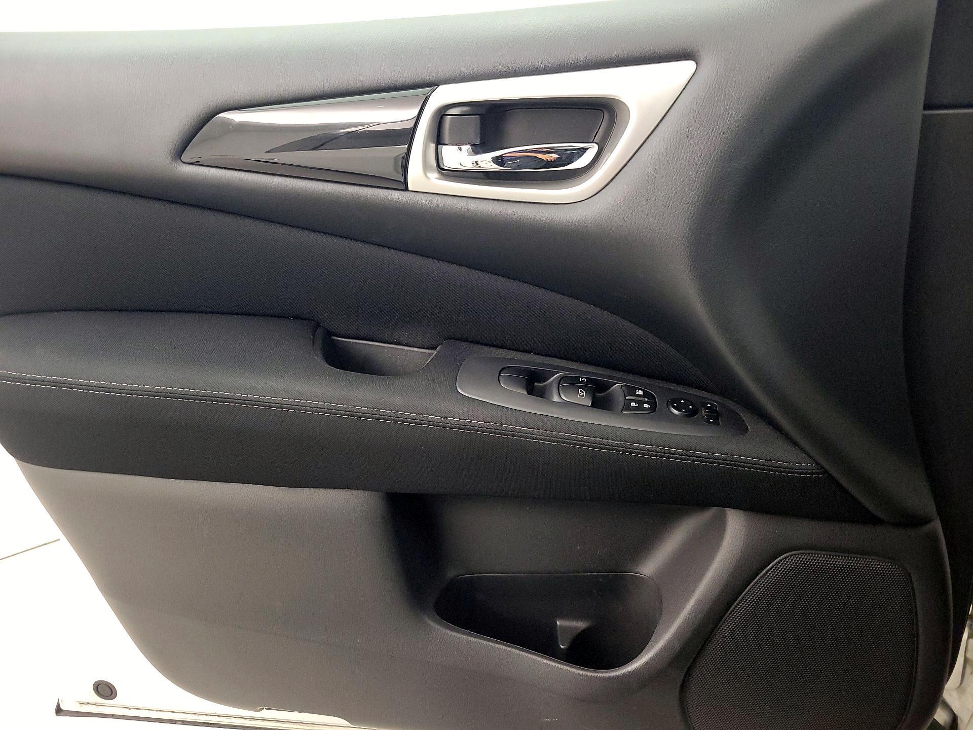 Thumbnail: 2017 Nissan Pathfinder - 12