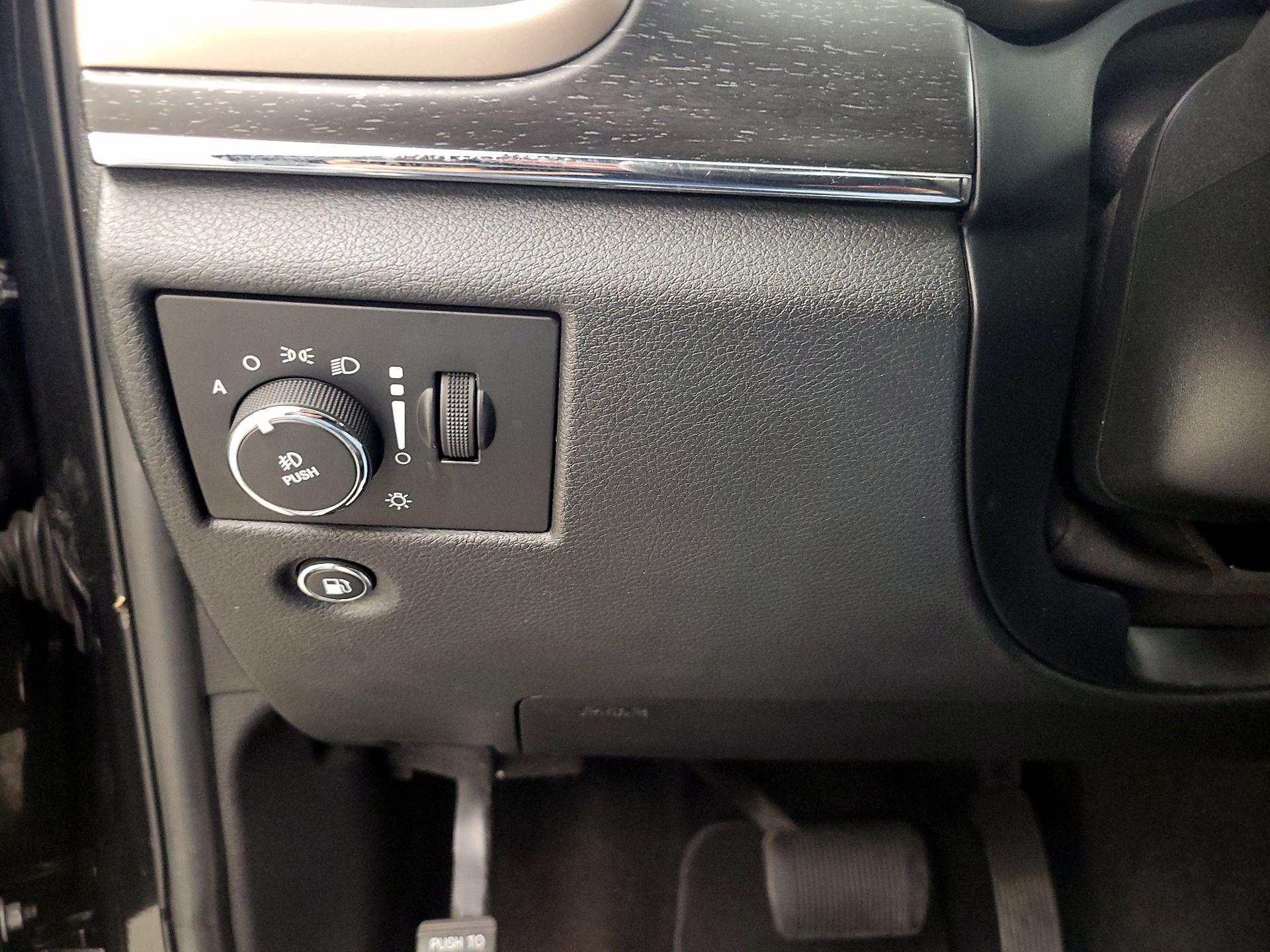 Thumbnail: 2015 Jeep Grand Cherokee - 13