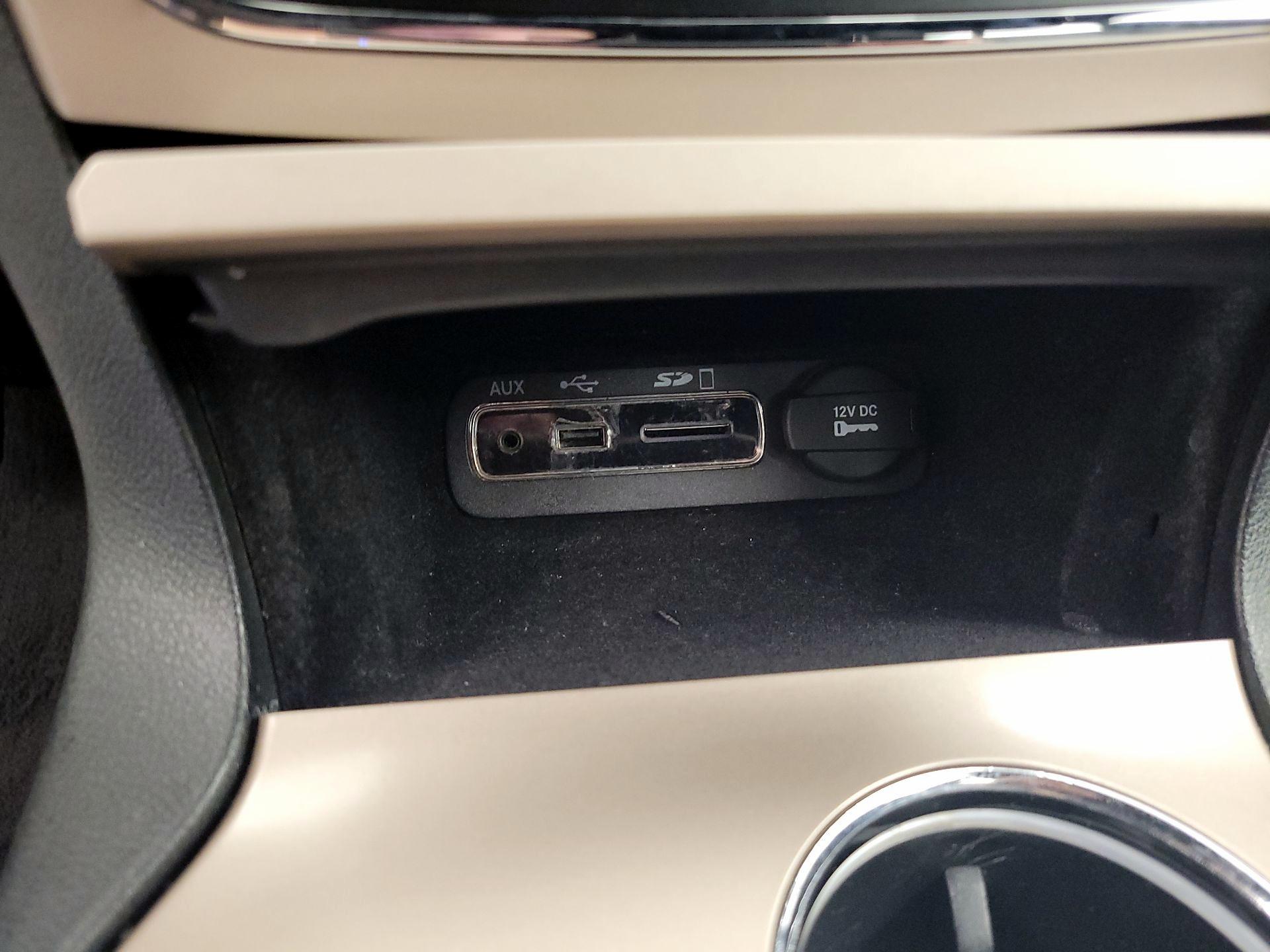 Thumbnail: 2015 Jeep Grand Cherokee - 18