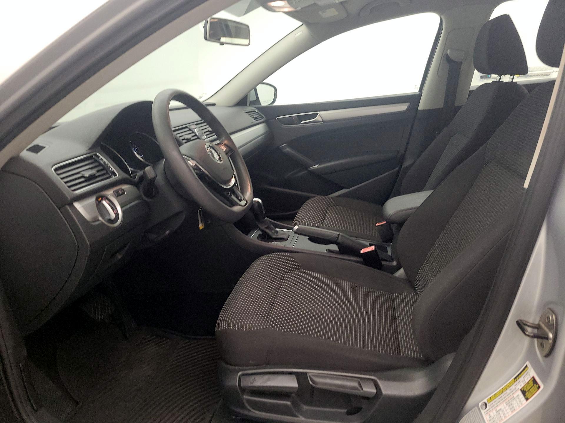 Thumbnail: 2016 Volkswagen Passat - 11