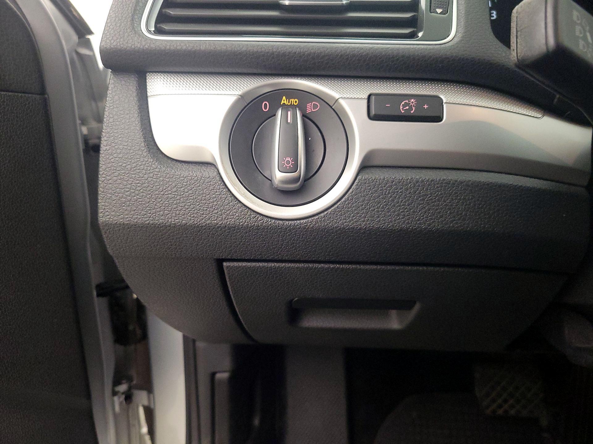 Thumbnail: 2016 Volkswagen Passat - 13